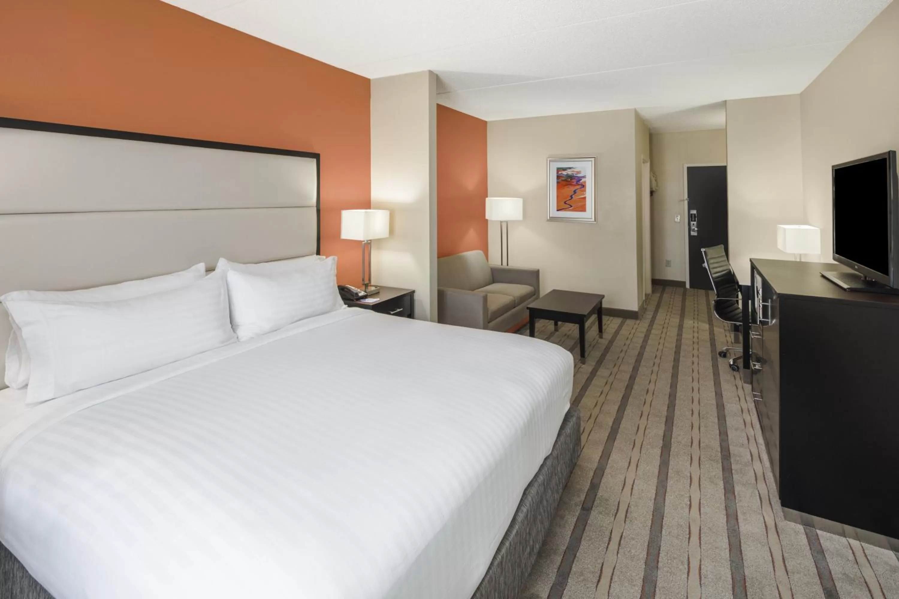 Photo of the whole room, Bed in Holiday Inn Express & Suites Atlanta NE- Duluth by IHG