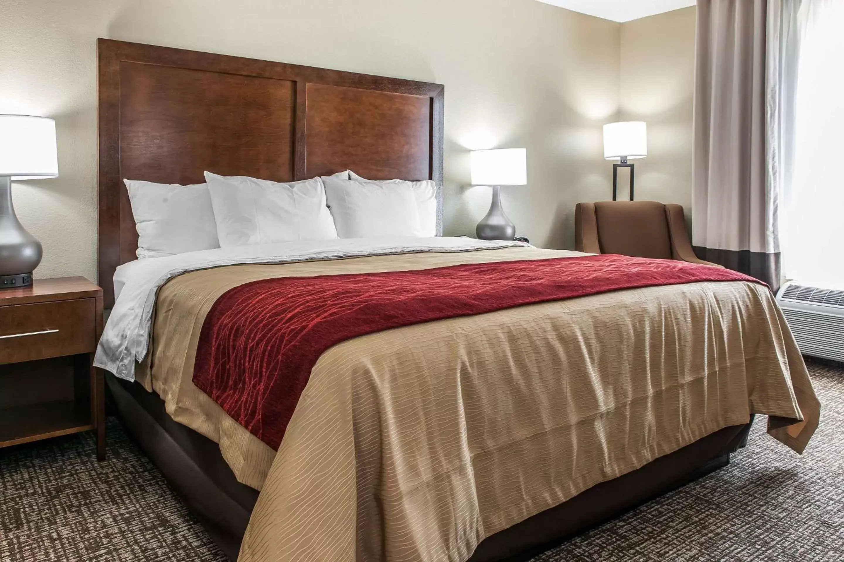 Photo of the whole room, Bed in Comfort Inn & Suites Mount Sterling