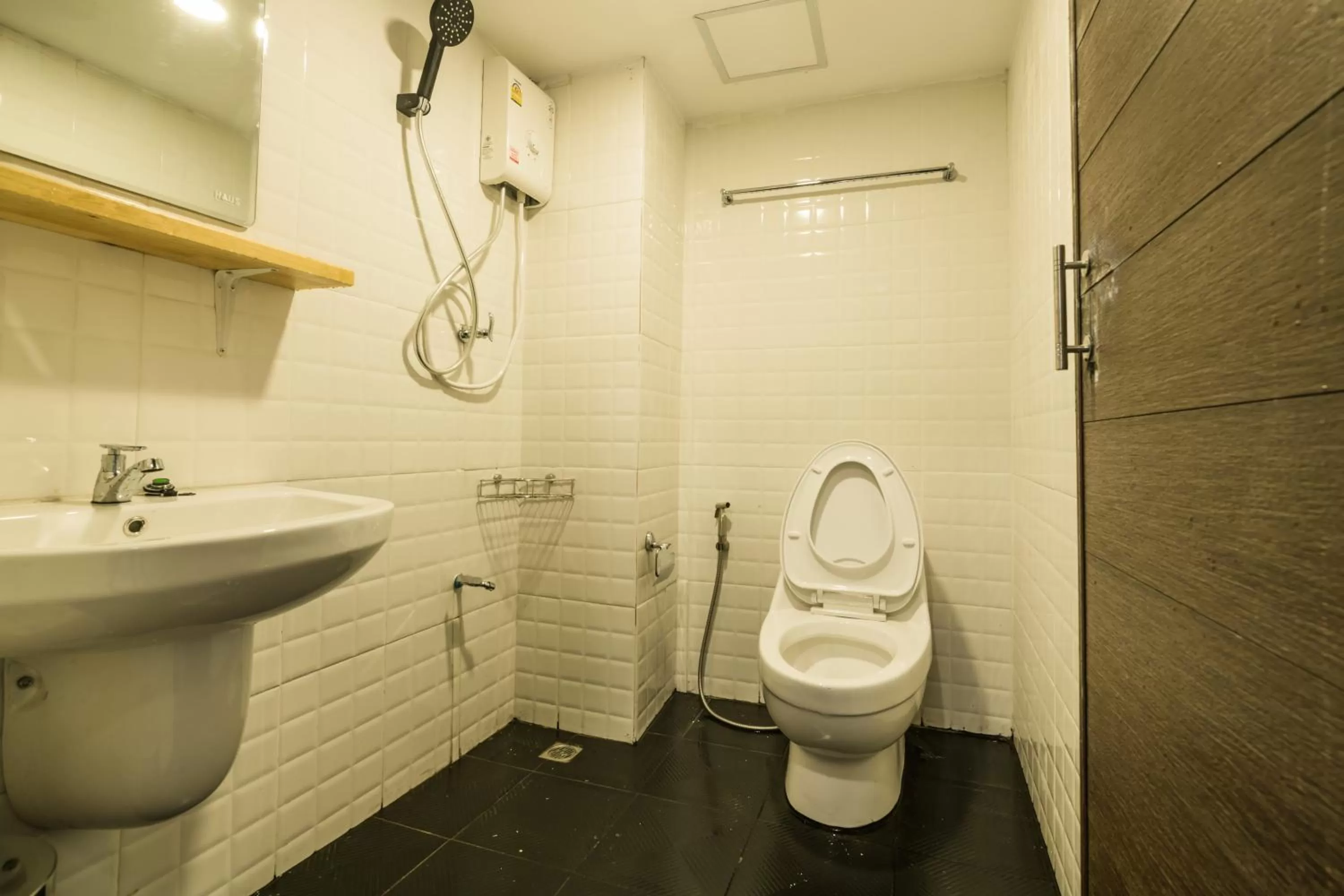 Bathroom in Your Space Hotel Prasingh