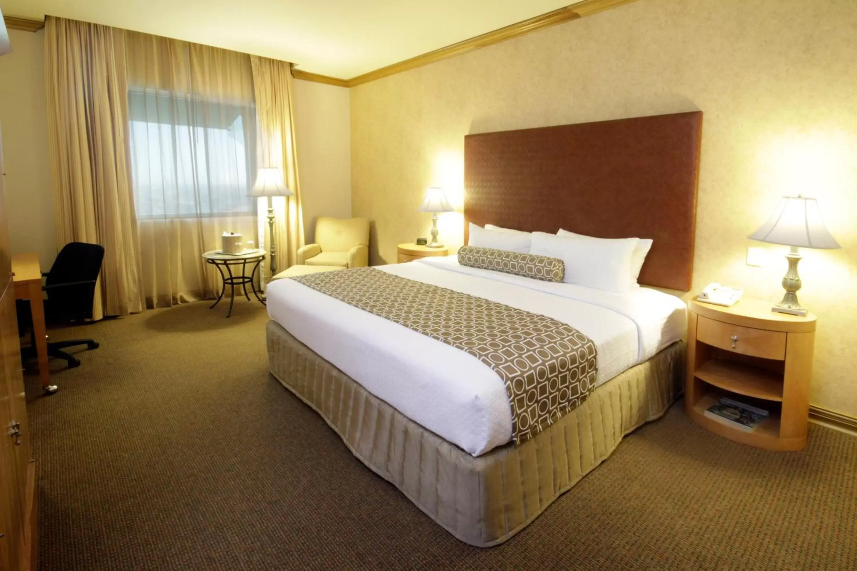 Photo of the whole room, Bed in Crowne Plaza Torreon, an IHG Hotel