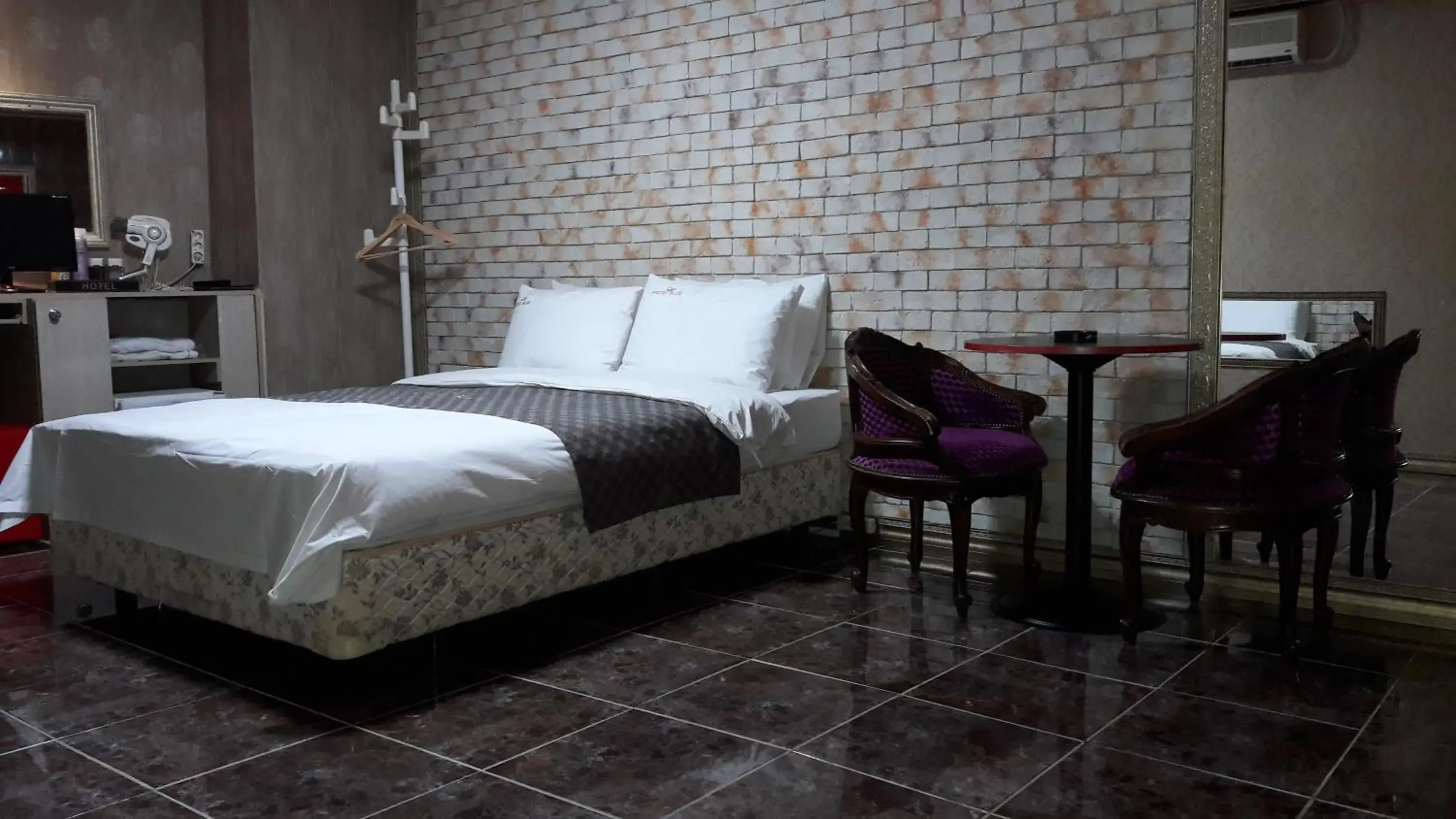 Living room, Bed in Songdo Blue Hotel