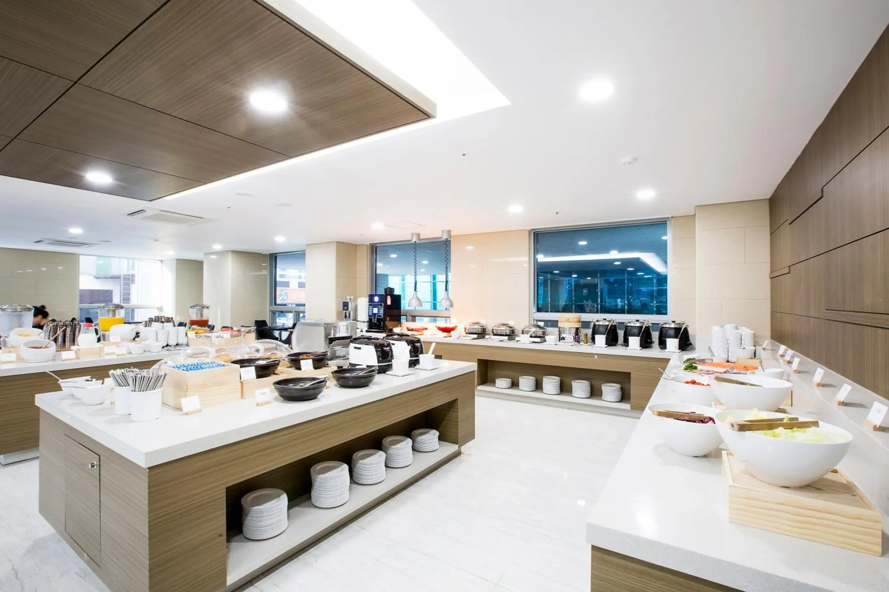 Restaurant/places to eat in Ramada by Wyndham Jeju City Hall Restaurant/places to eat in Ramada by Wyndham Jeju City Hall