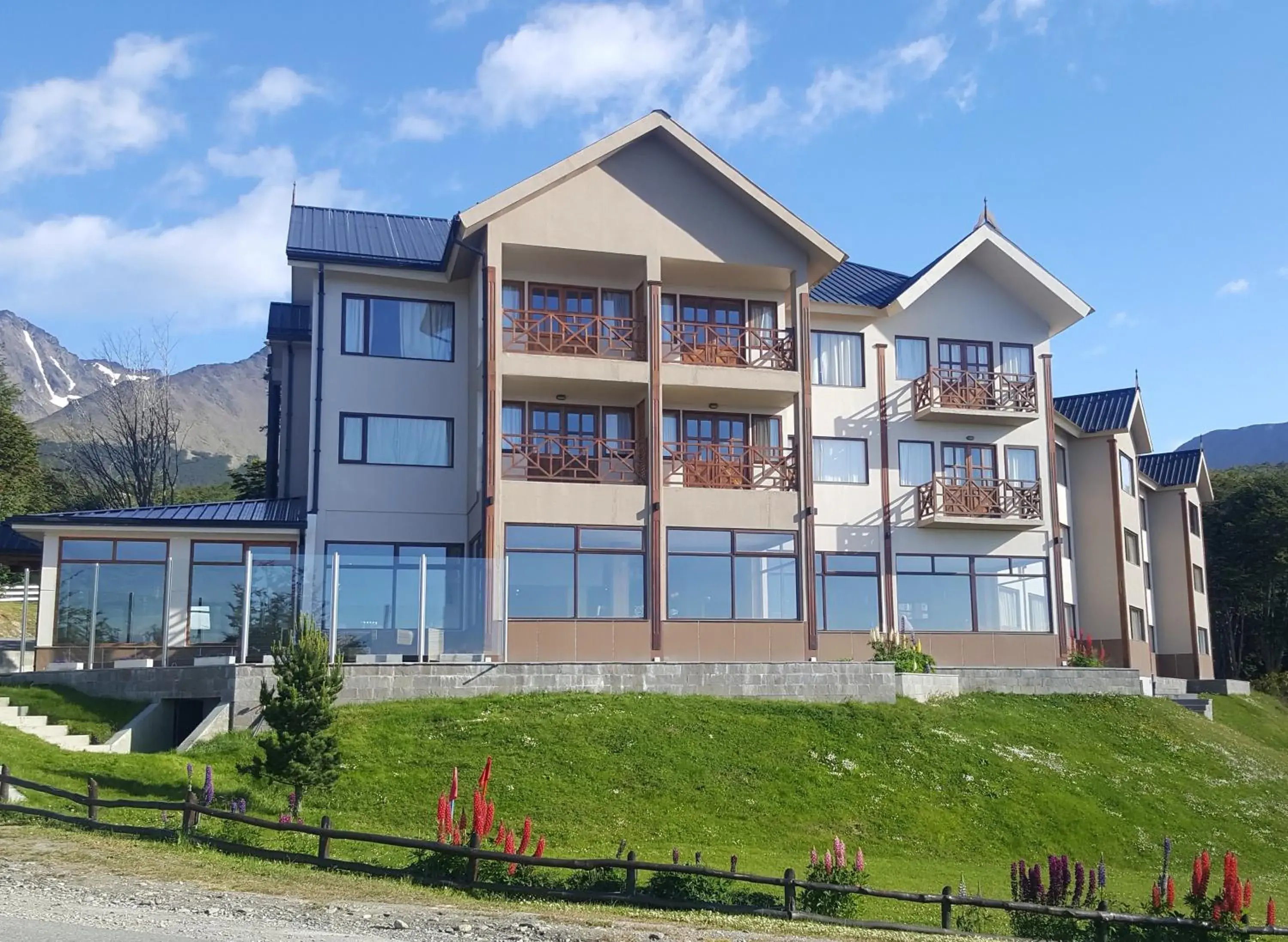 Facade/entrance, Property Building in Altos Ushuaia Hotel & Resto