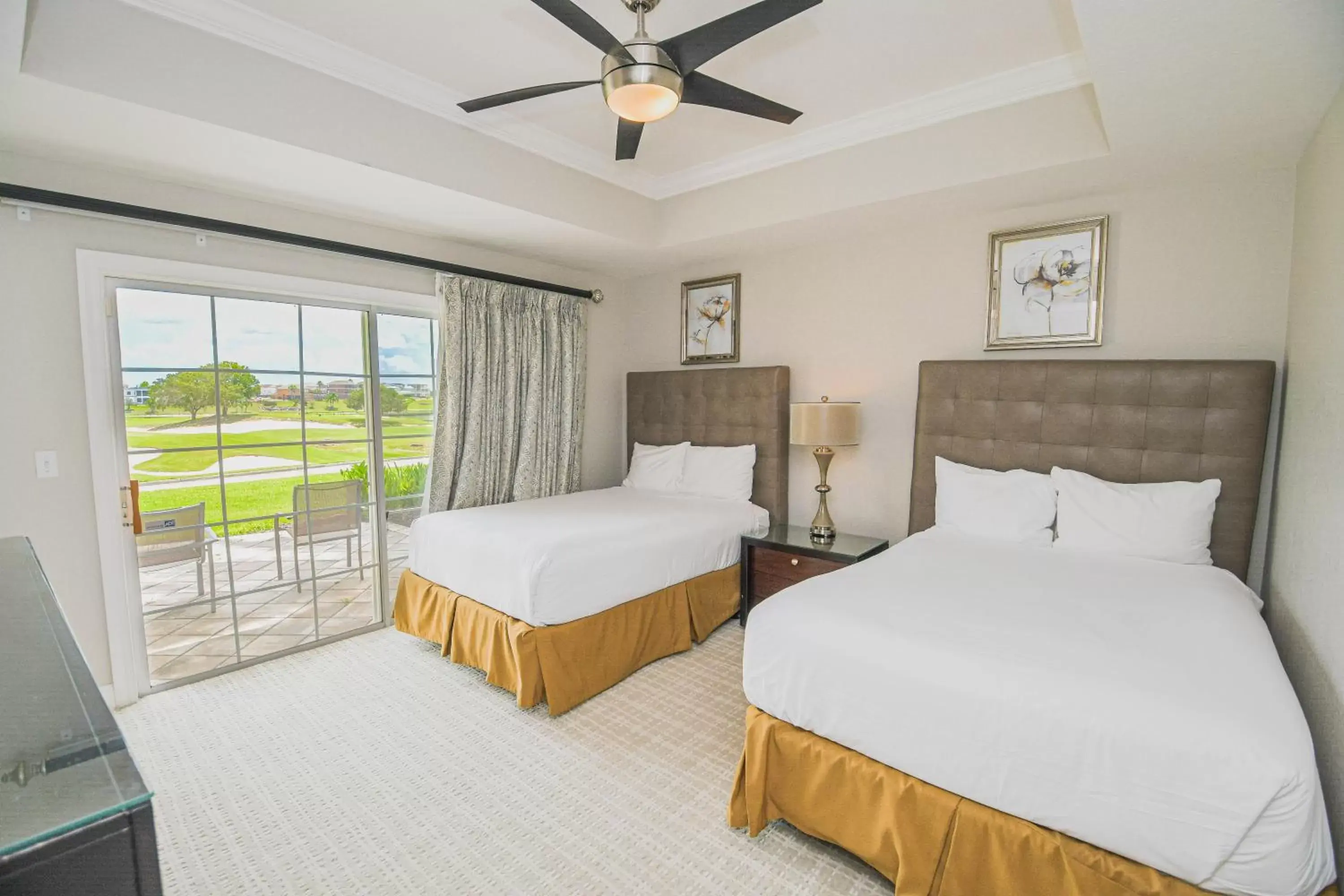 Photo of the whole room, Bed in Reunion Resort & Golf Club