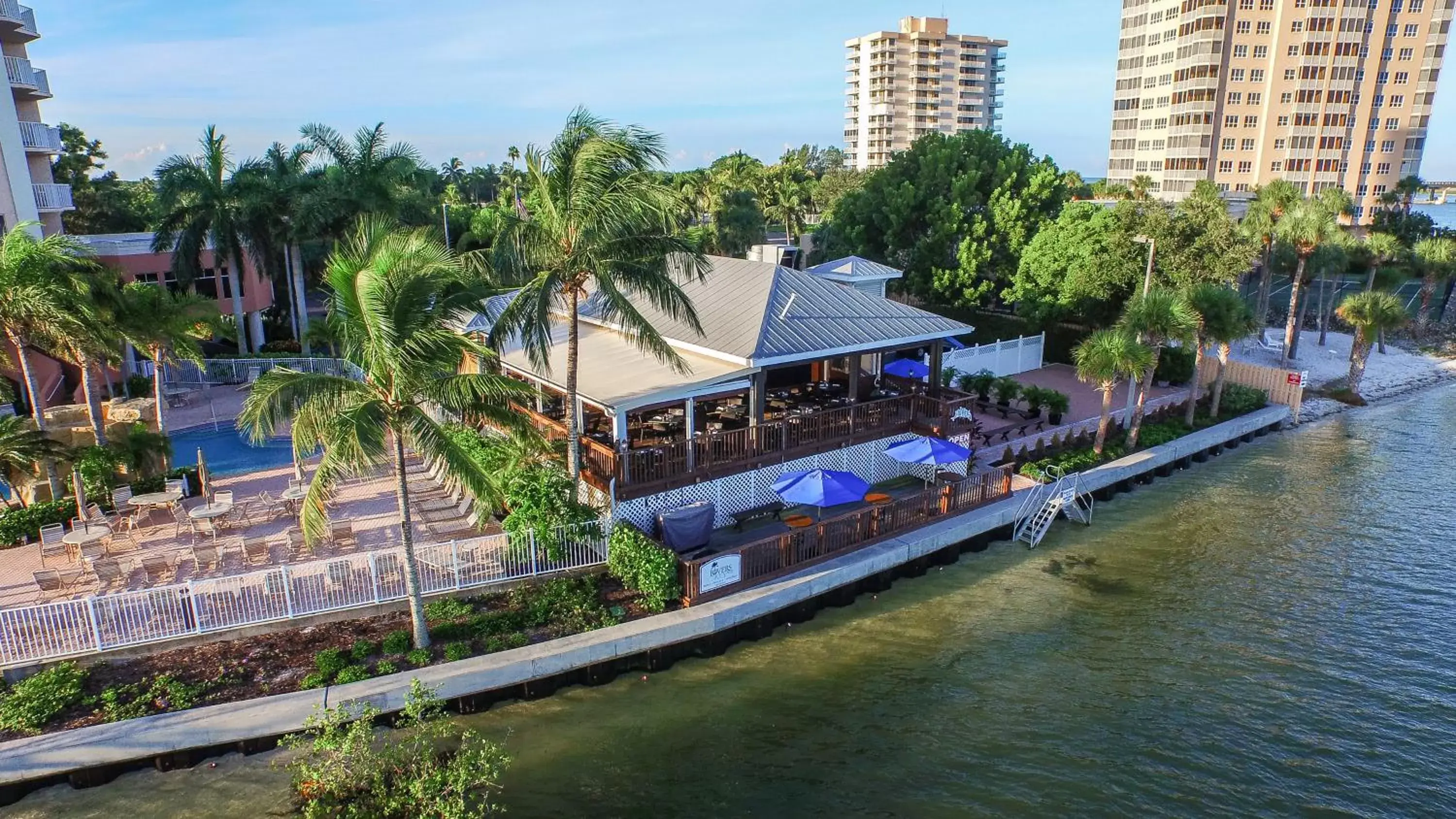Restaurant/places to eat, Bird's-eye View in Lovers Key Resort