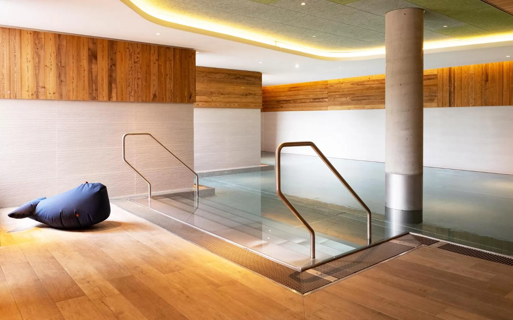 Kids's club in Das James