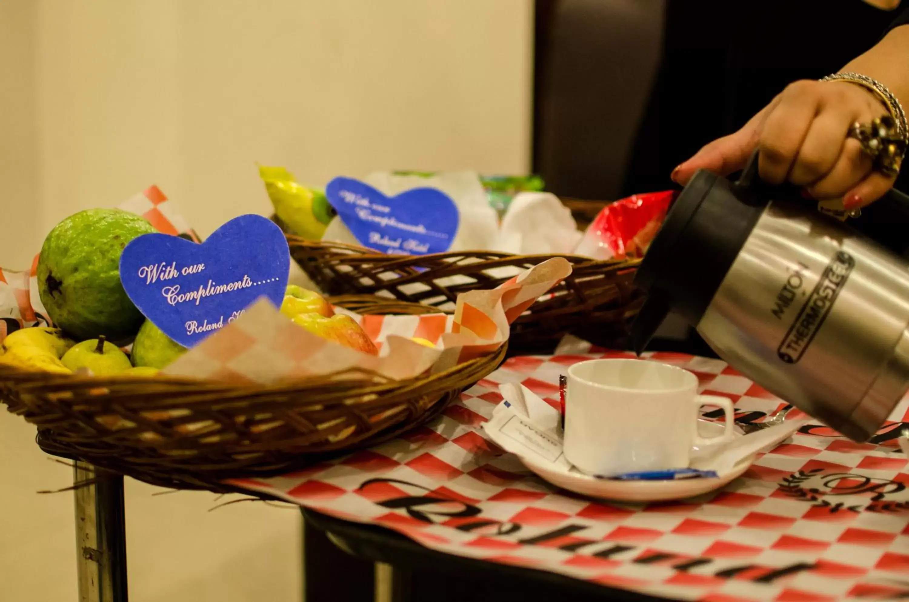 Coffee/tea facilities in Roland Hotel