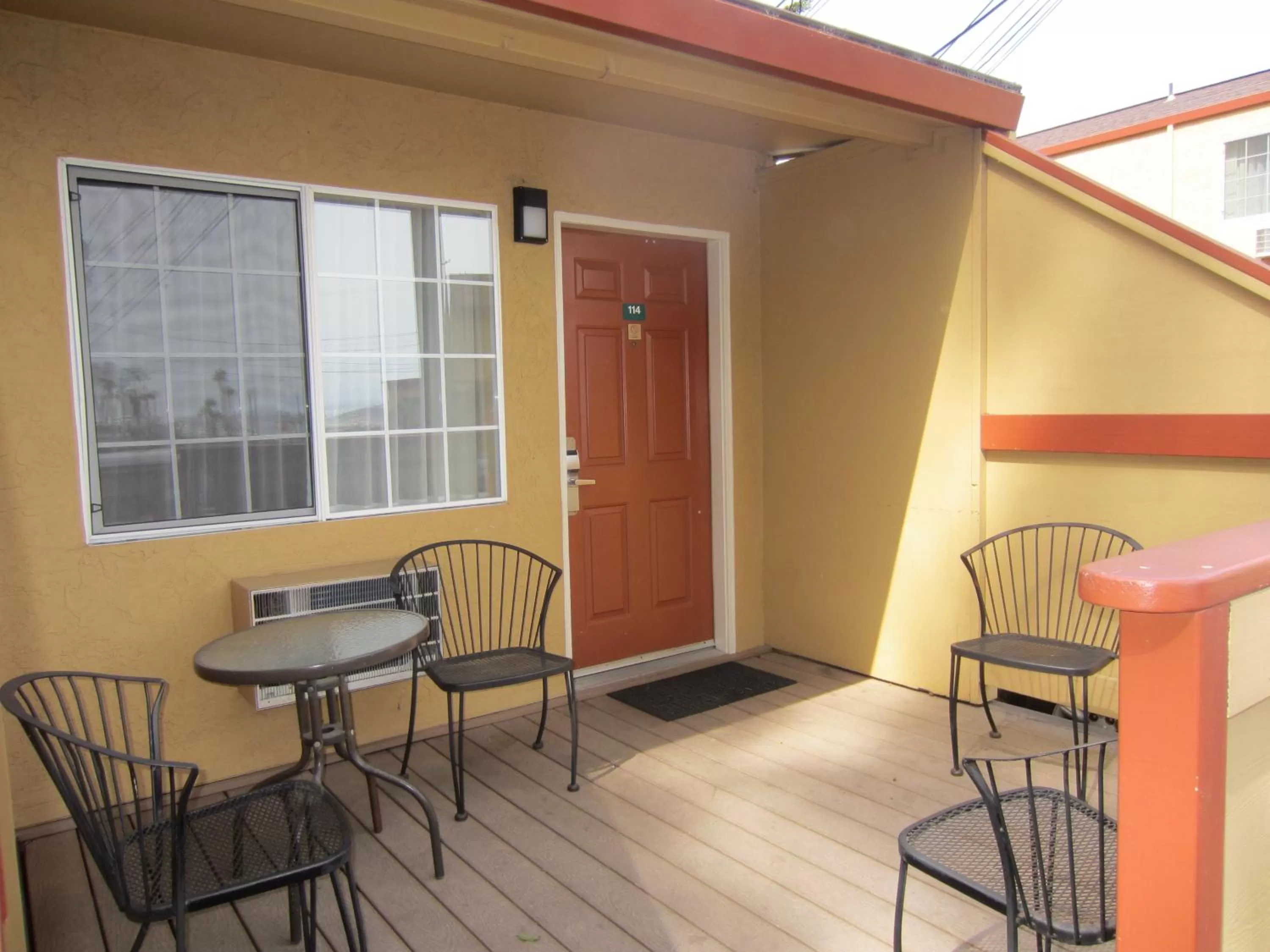 Balcony/Terrace in Howard Johnson by Wyndham Santa Cruz