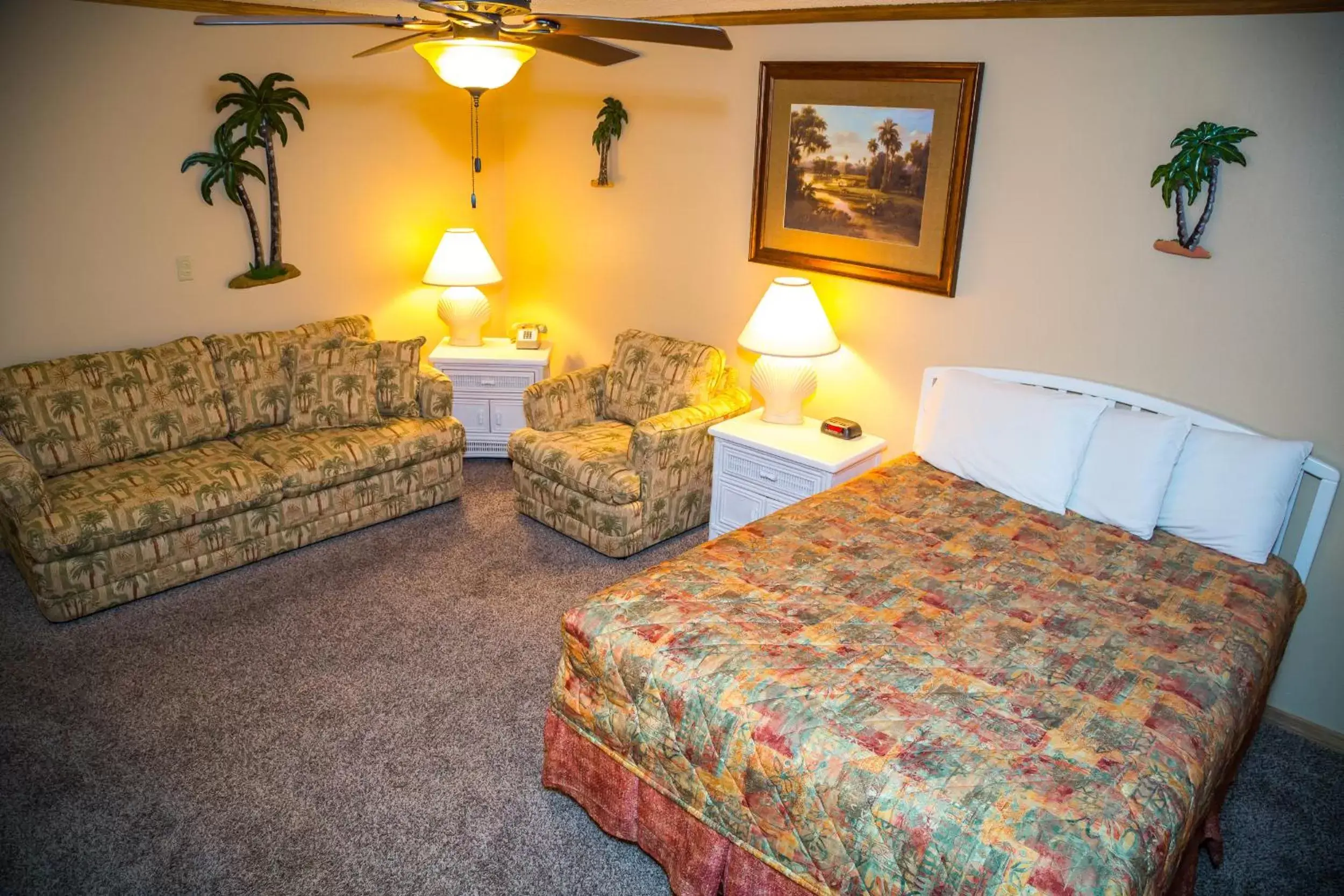 Queen Room with Sofa Bed in Ocean Landings Resort