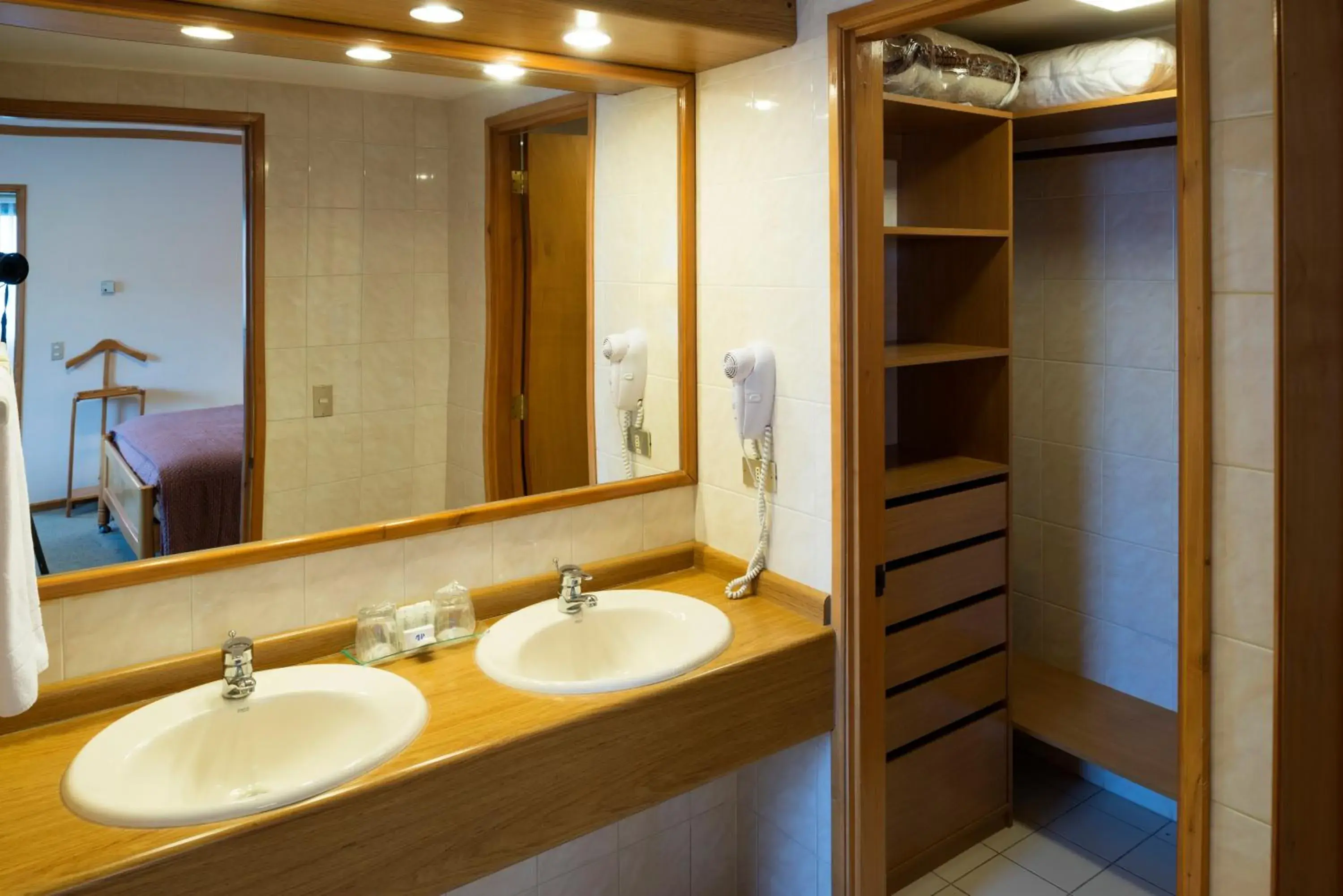 Bathroom in abba Presidente Suites Puerto Montt