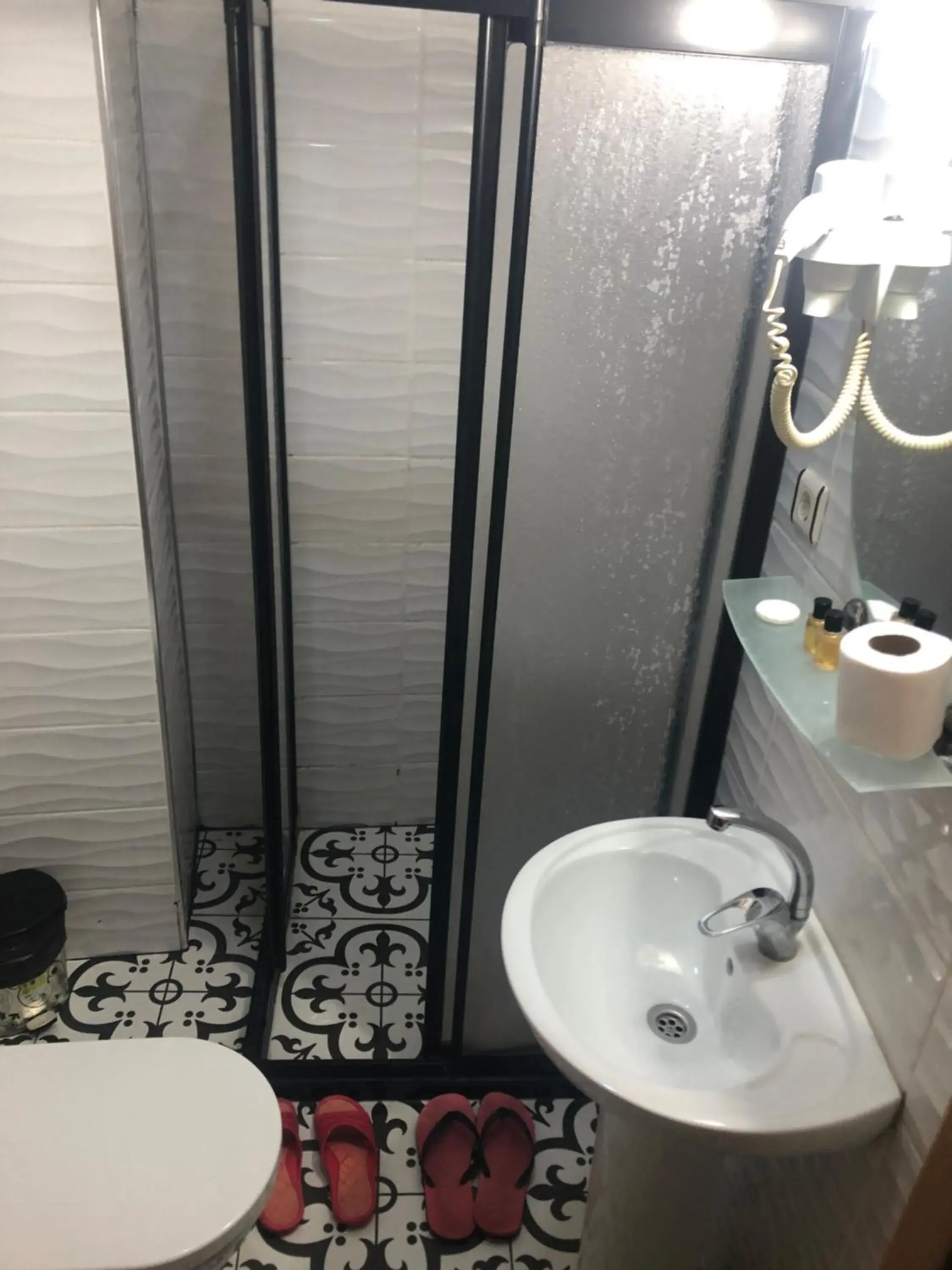 Shower, Bathroom in Reydel Hotel