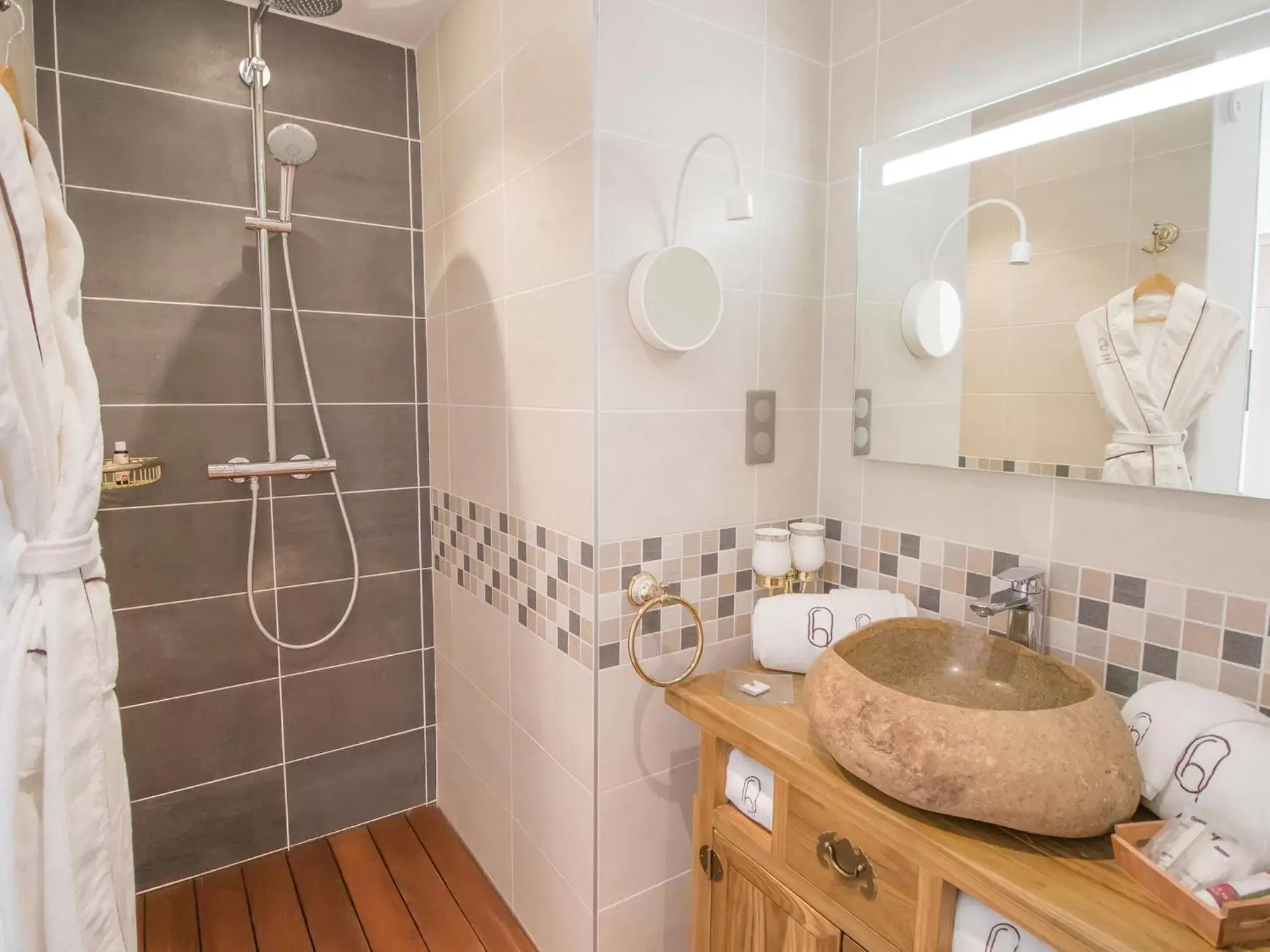 Shower, Bathroom in Hotel des Quinconces Bordeaux Centre