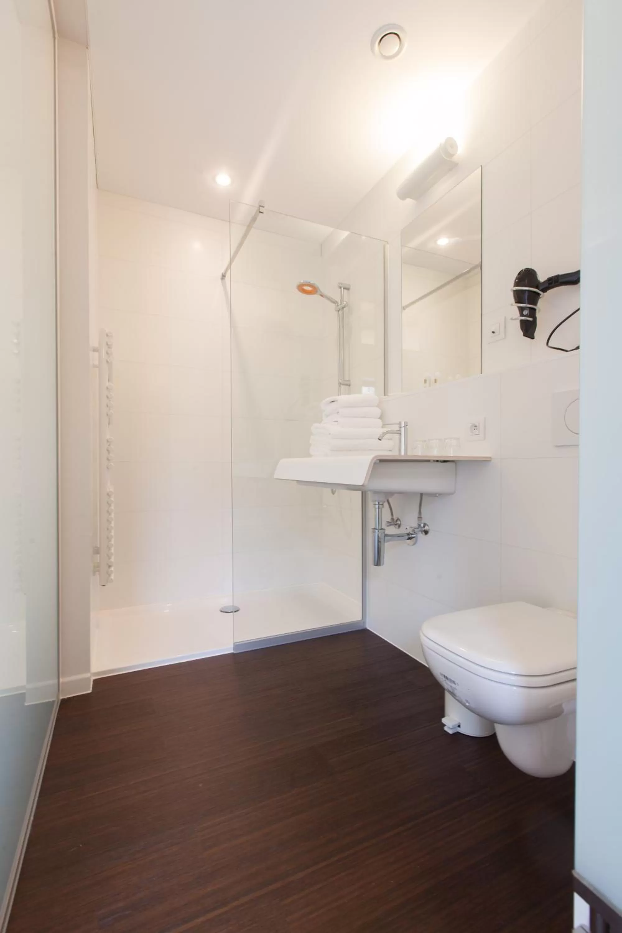 Shower in Hotel Marcel