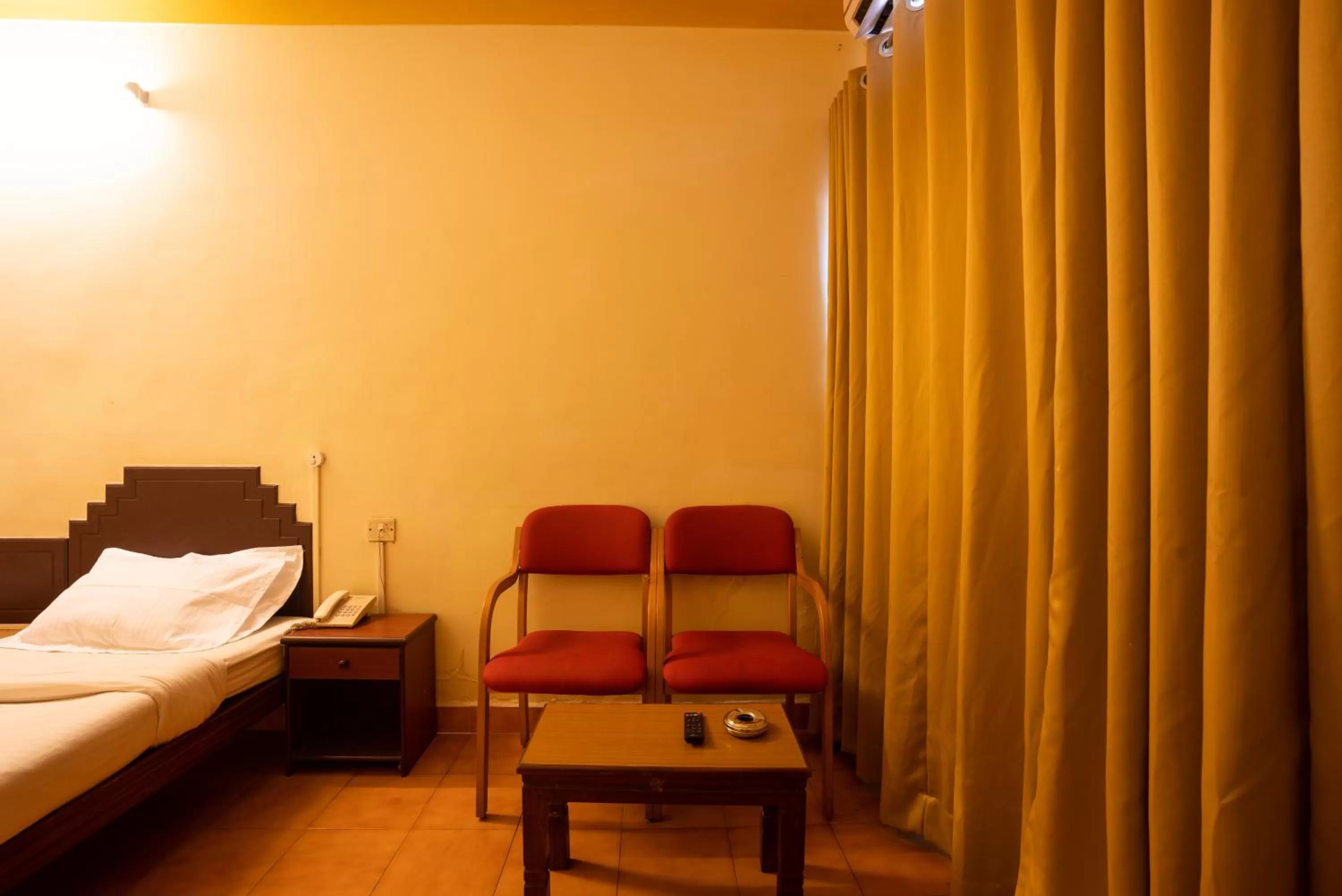 Seating area, Bed in The Sincro Hotel