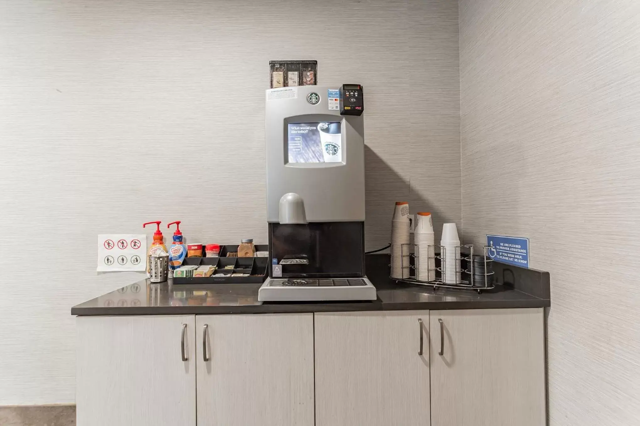 Coffee/Tea Facilities in Orangewood Inn & Suites Kansas City Airport