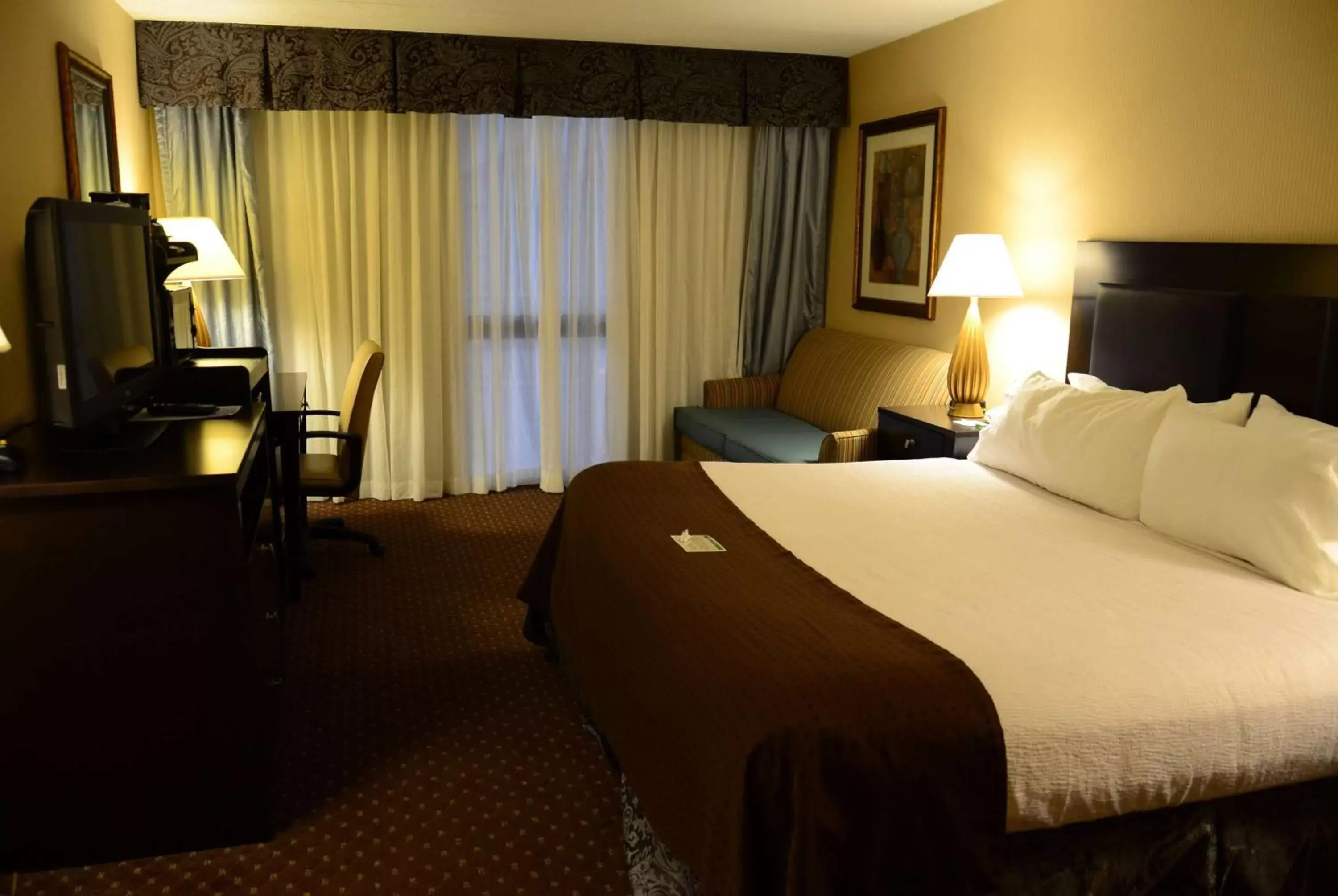 Photo of the whole room, Bed in Wingate by Wyndham Kansas City