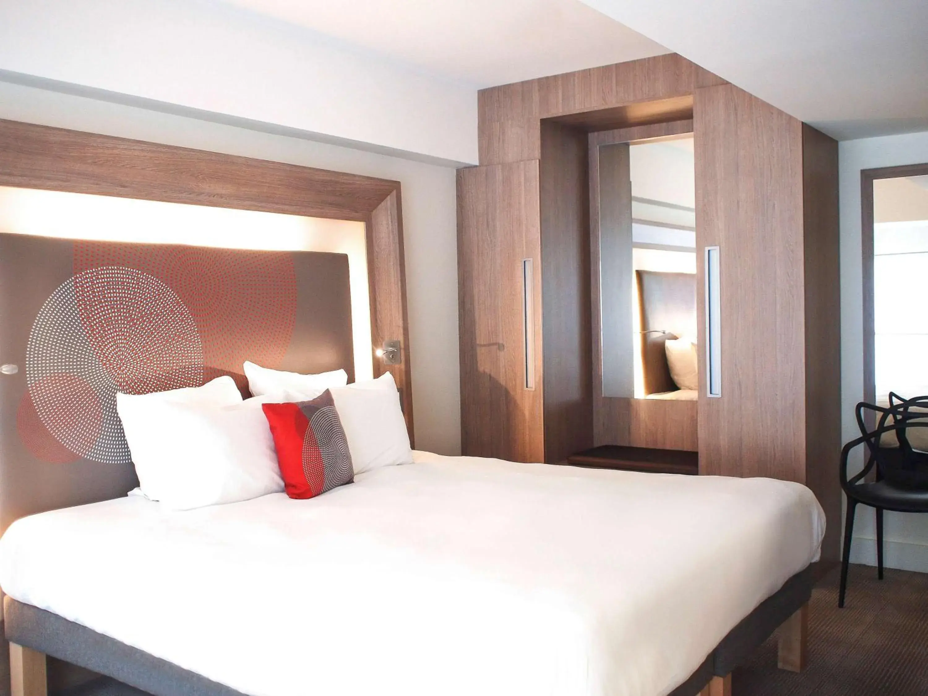 Bedroom, Bed in Novotel SPA Rennes Centre Gare