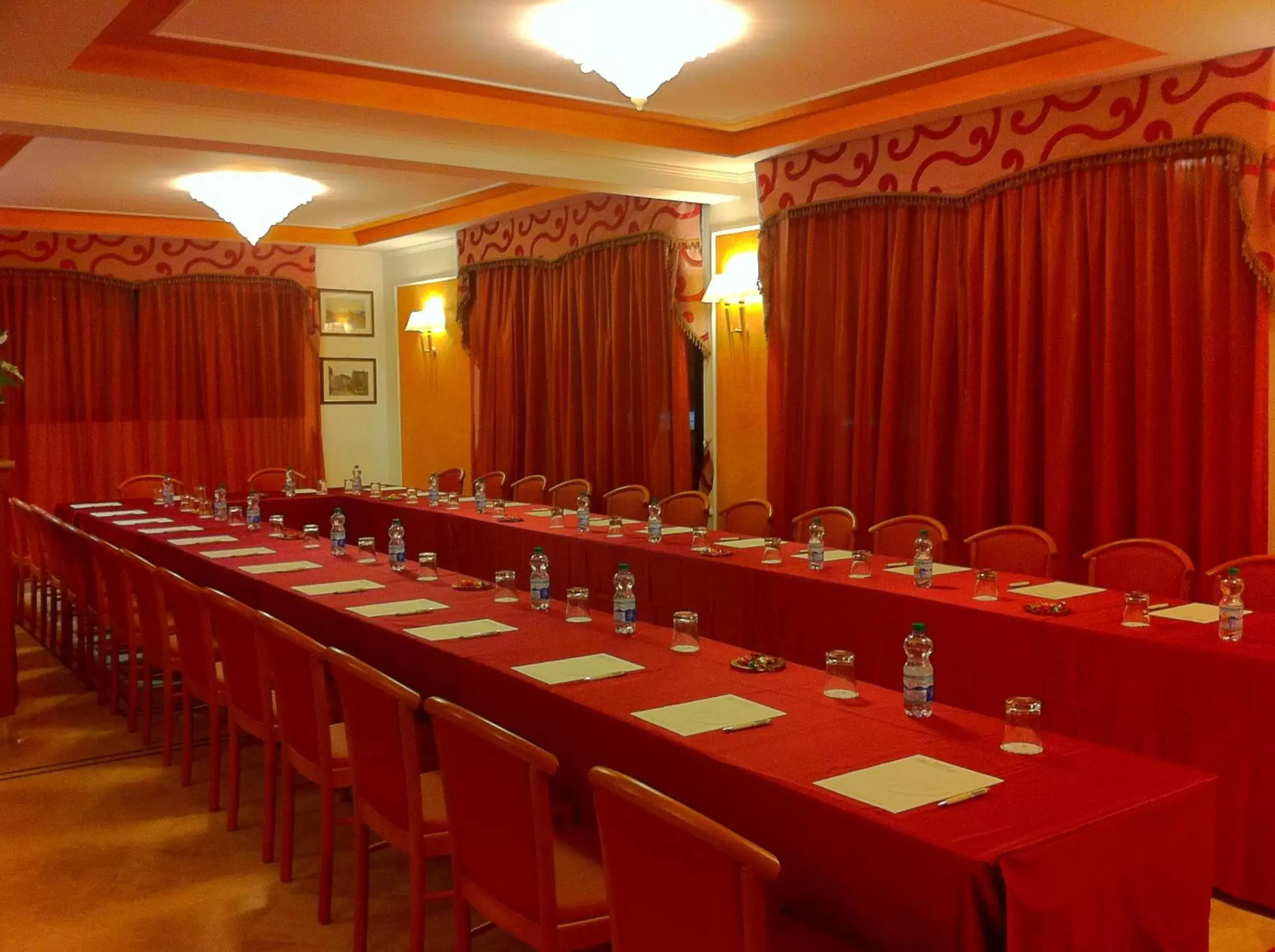 Business facilities in Fashion Hotel