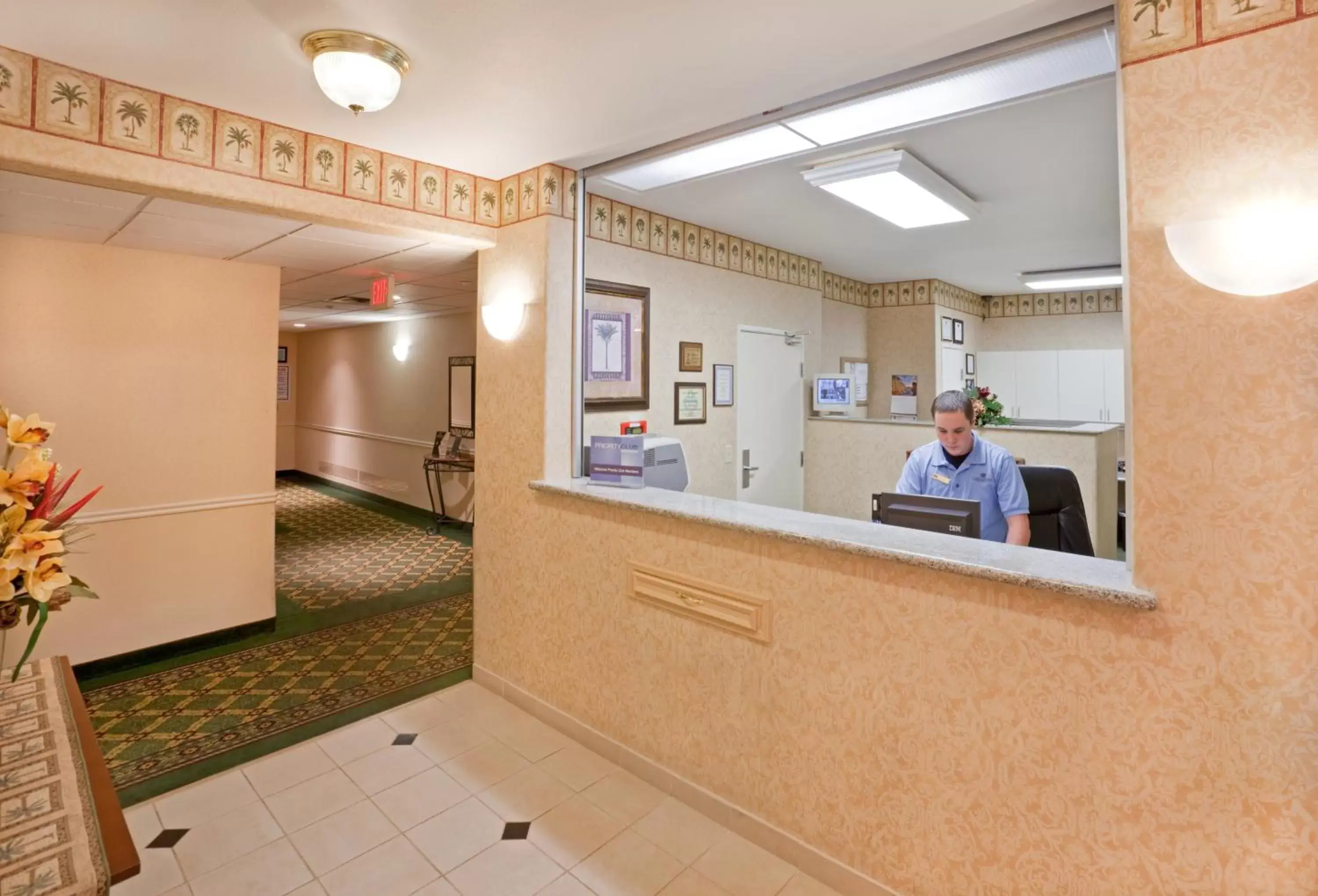 Property building, Lobby/Reception in Candlewood Suites Tyler, an IHG Hotel