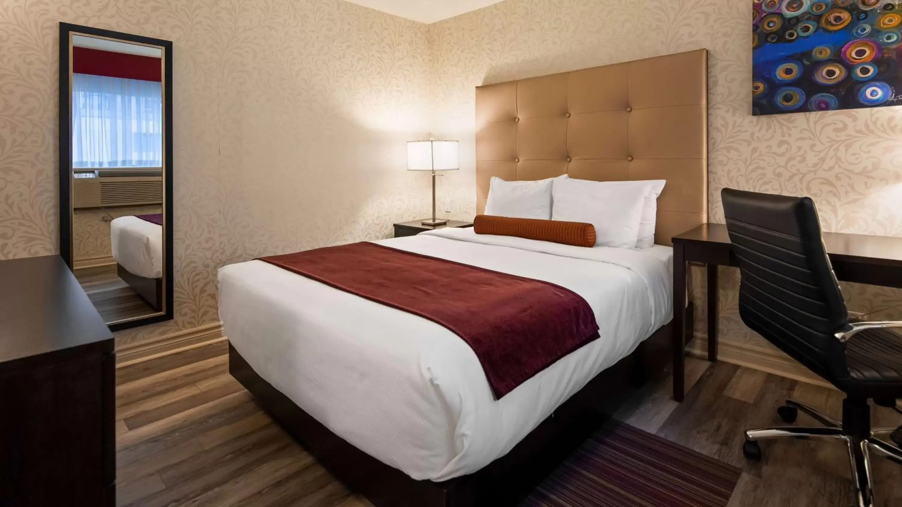 Photo of the whole room, Bed in Best Western Plus Montreal Downtown- Hotel Europa Photo of the whole room, Bed in Best Western Plus Montreal Downtown- Hotel Europa