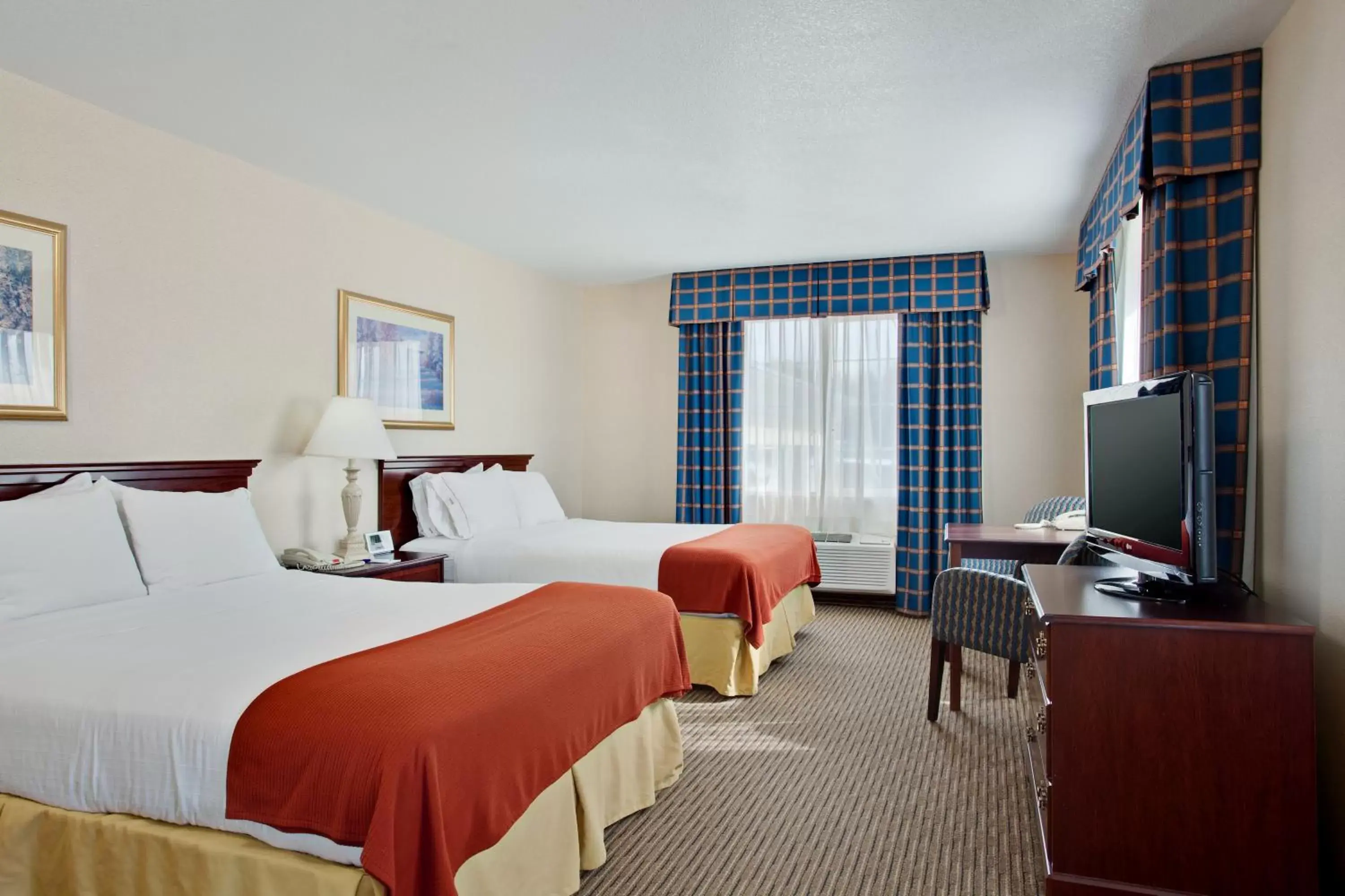 Photo of the whole room, Bed in Holiday Inn Express & Suites Jackson by IHG Photo of the whole room, Bed in Holiday Inn Express & Suites Jackson by IHG