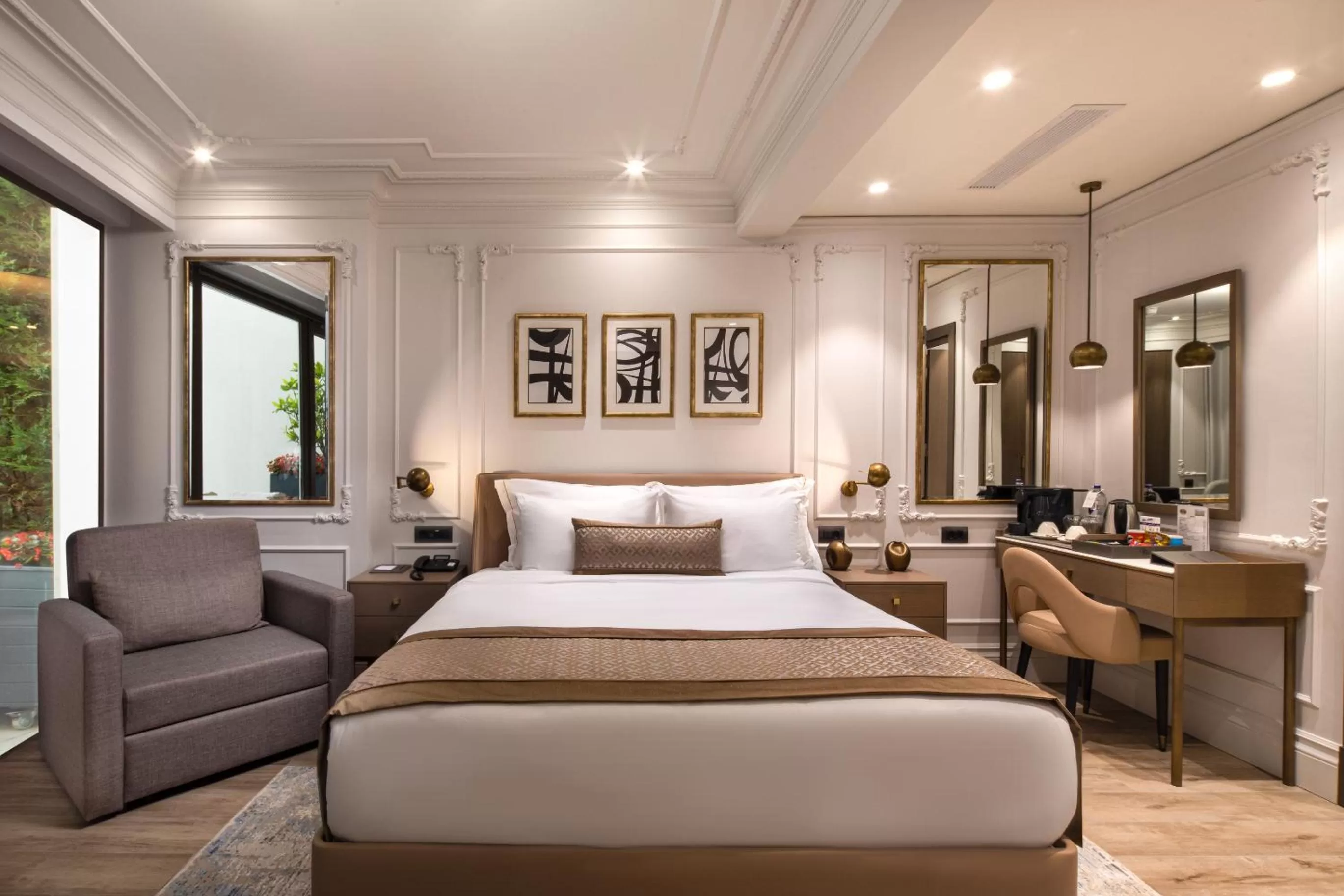 Photo of the whole room, Bed in Mula Hotel