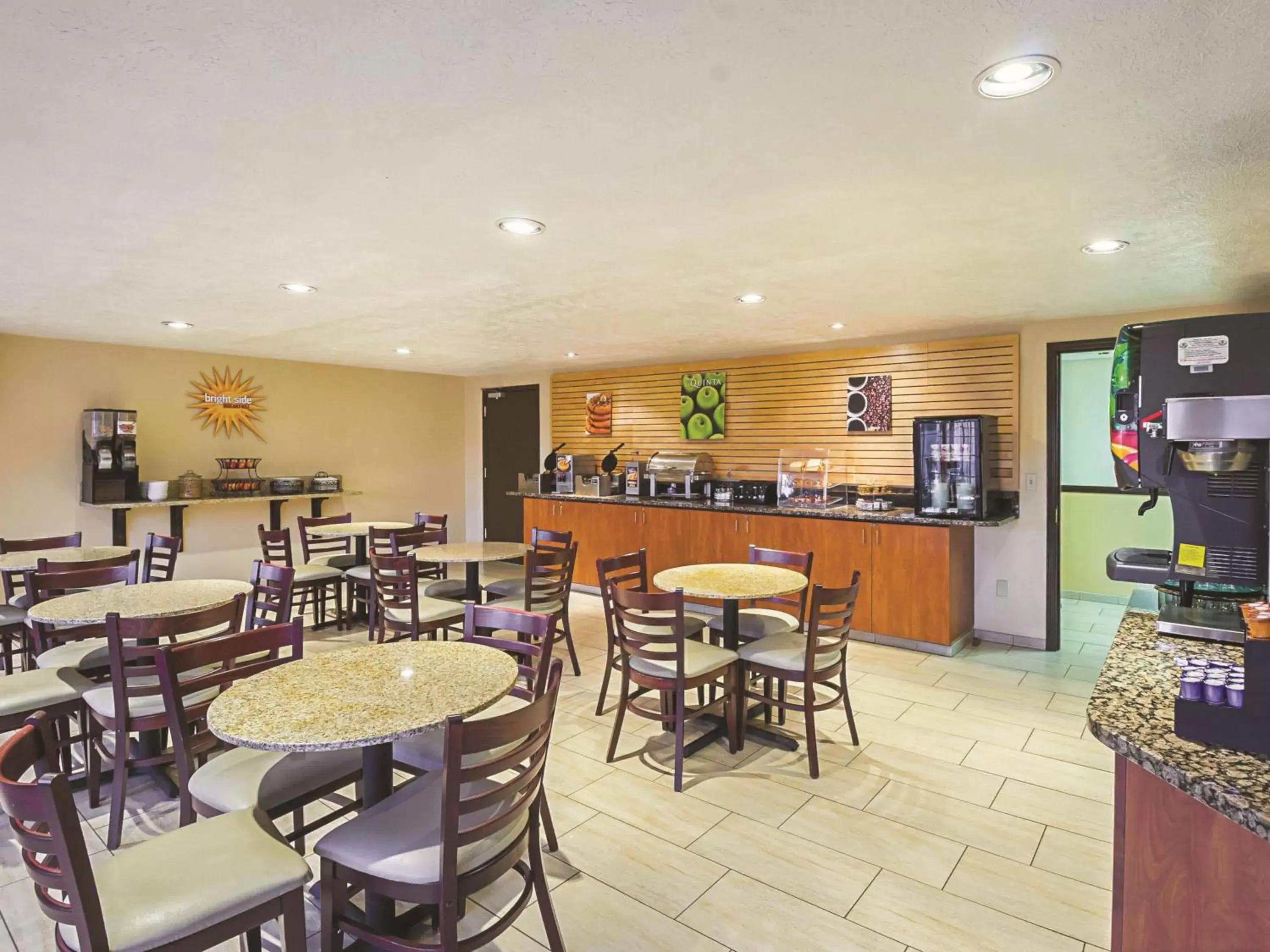 Restaurant/Places to Eat in La Quinta by Wyndham Woodburn