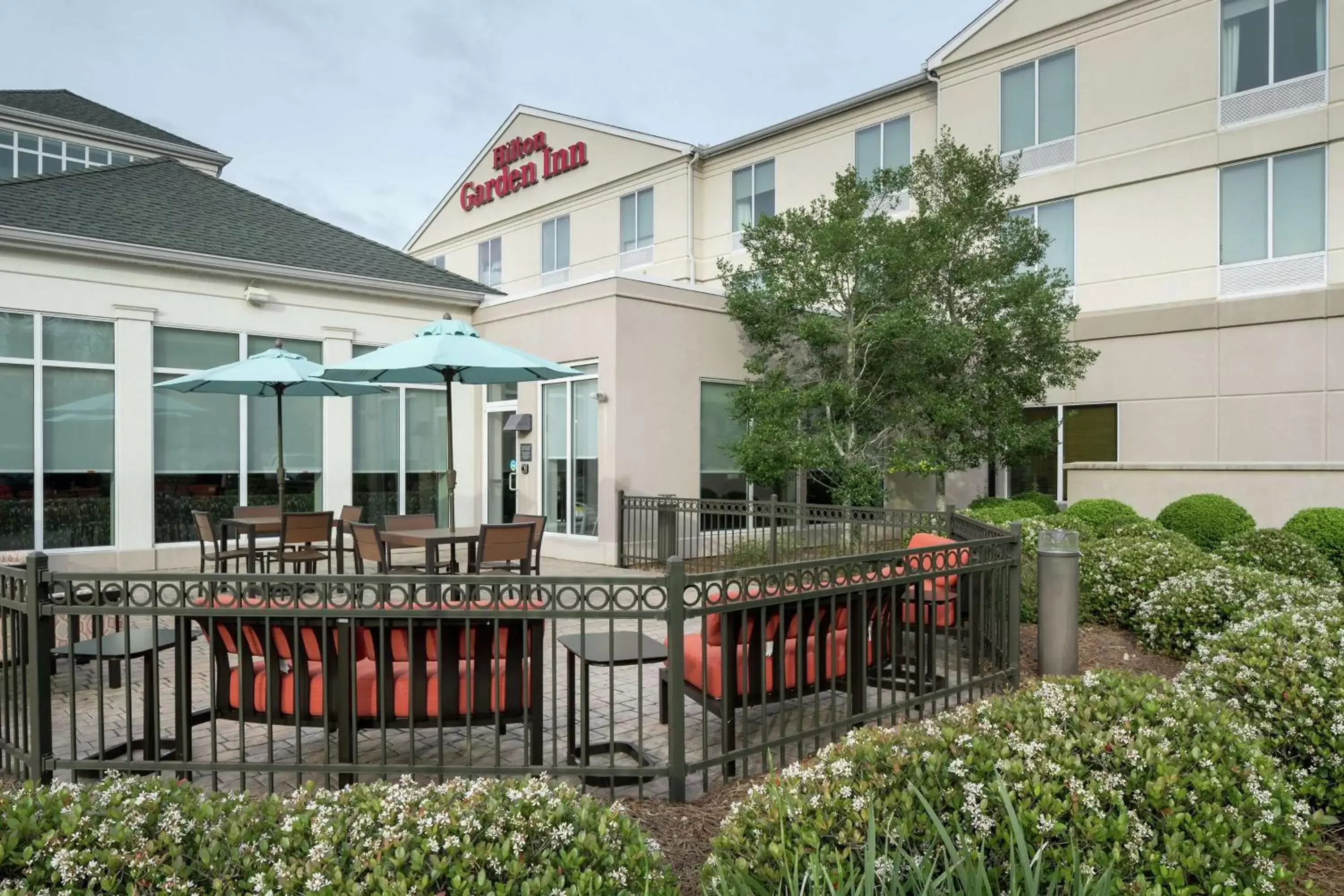 Living room, Property Building in Hilton Garden Inn Dothan