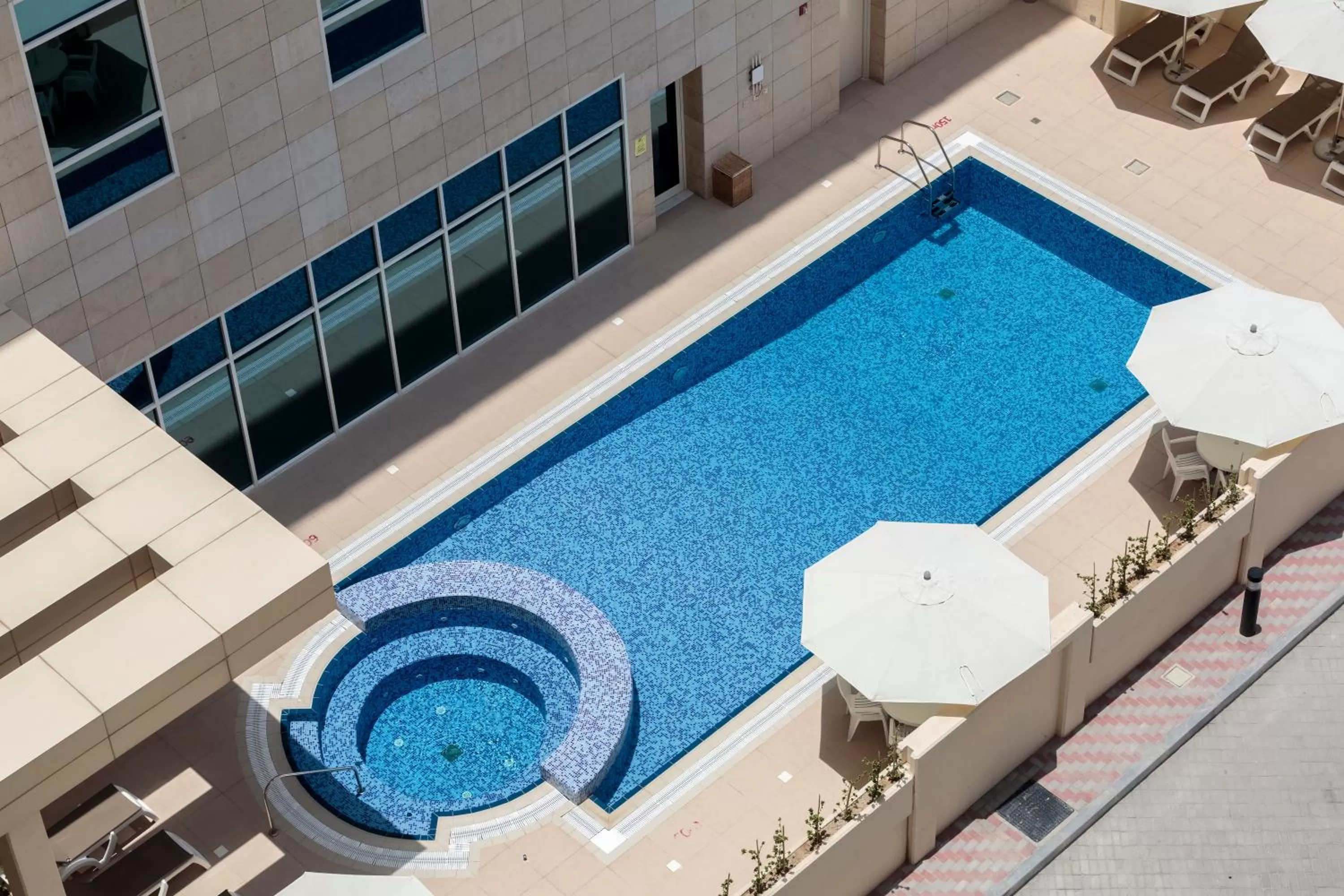 Swimming pool in Premier Inn Doha Education City