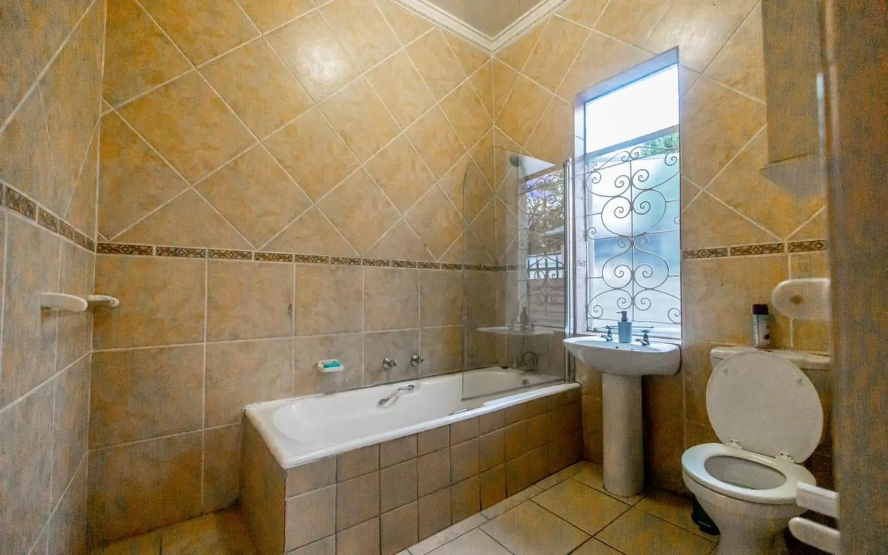 Shower in 54 Brecher