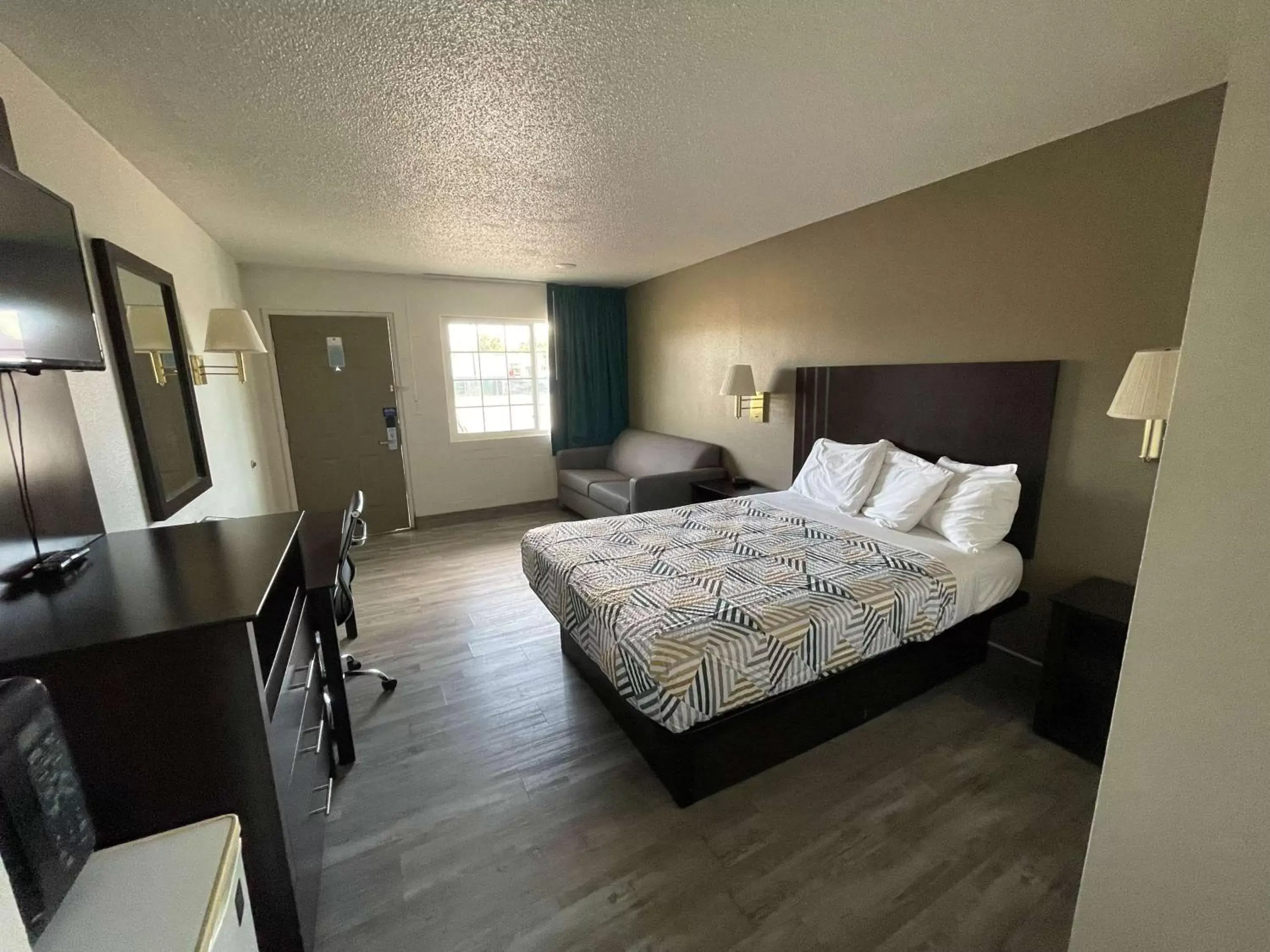 Bedroom in Motel 6 Hermiston OR Umatilla