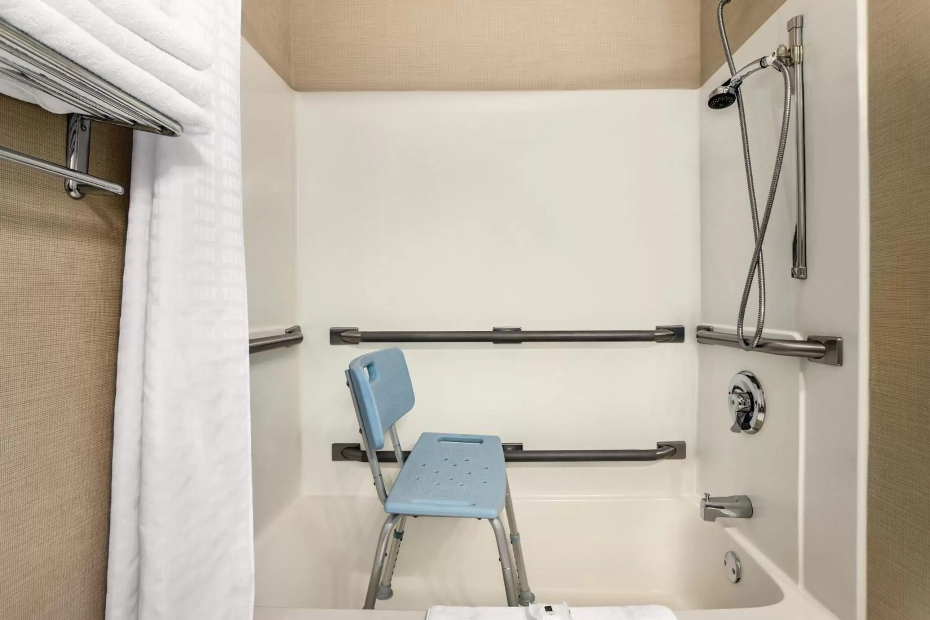 Shower, Bathroom in Country Inn & Suites by Radisson, Dakota Dunes, SD