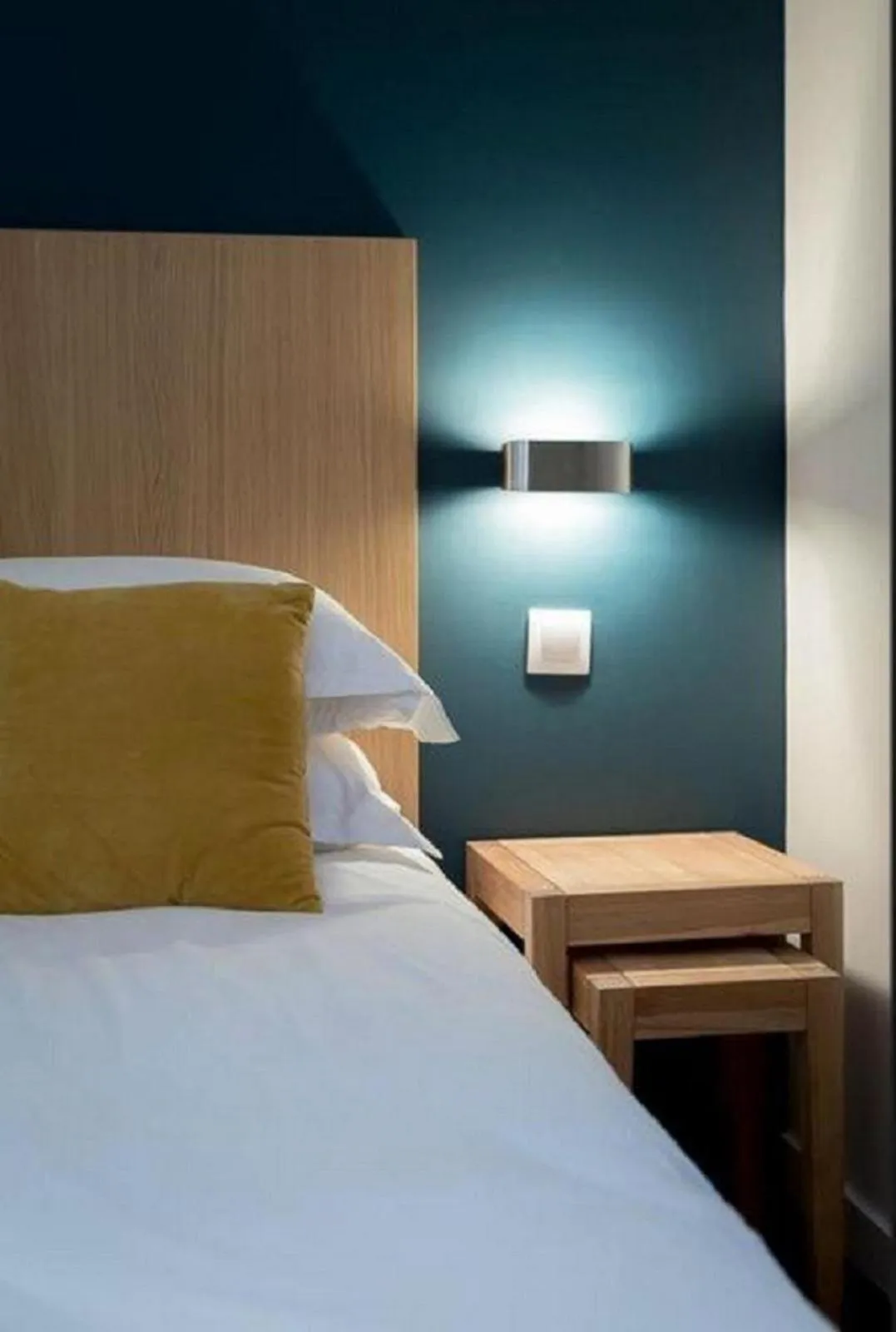 Bed in Hotel Mirabeau Eiffel