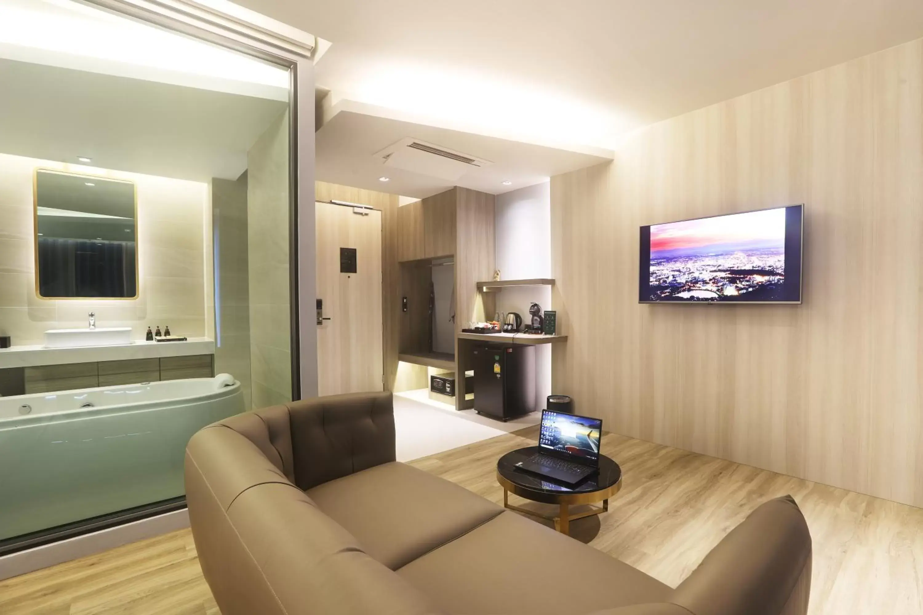 TV and multimedia, Seating Area in The Signature Hotel Airport