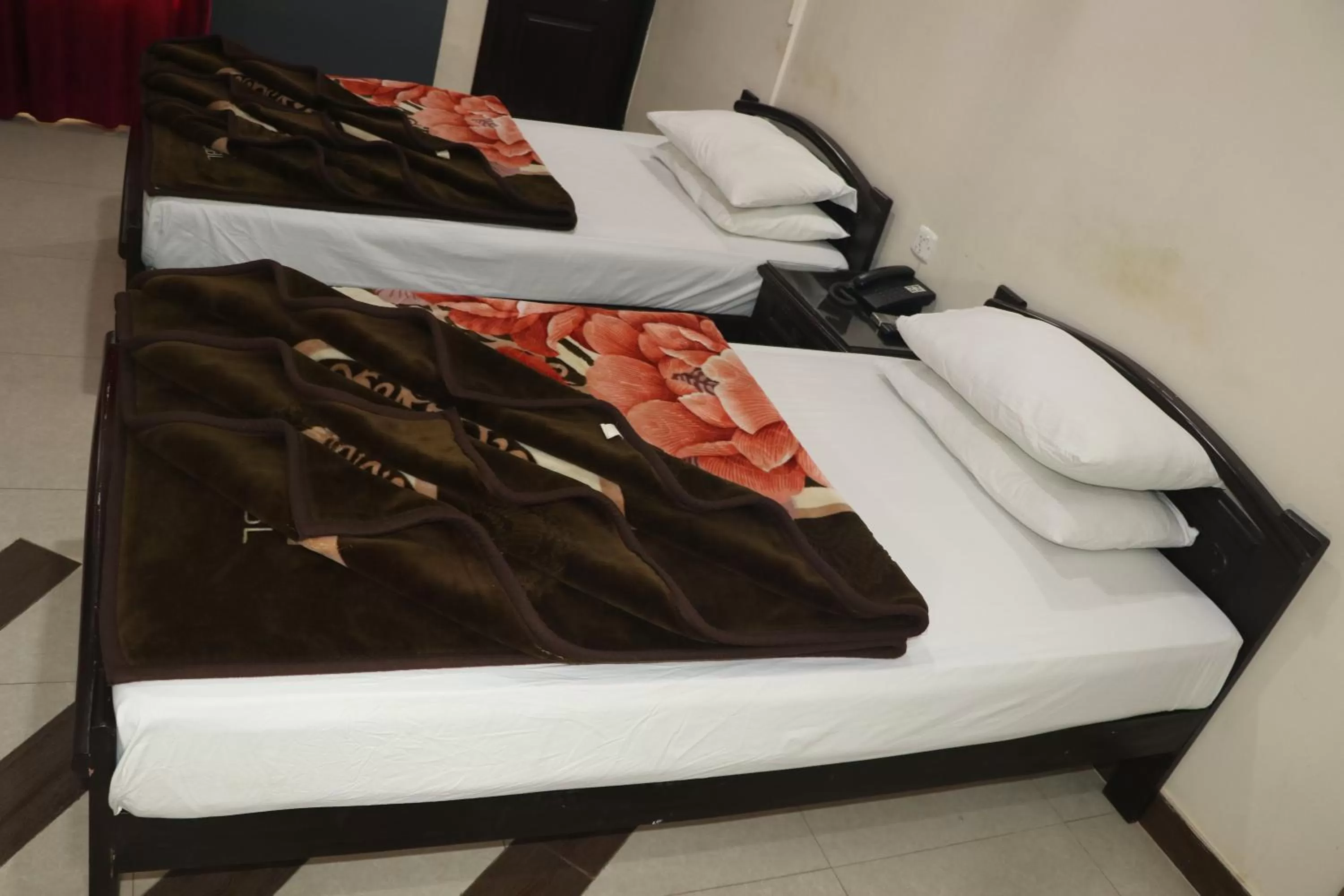 Bed in Hotel Grace inn