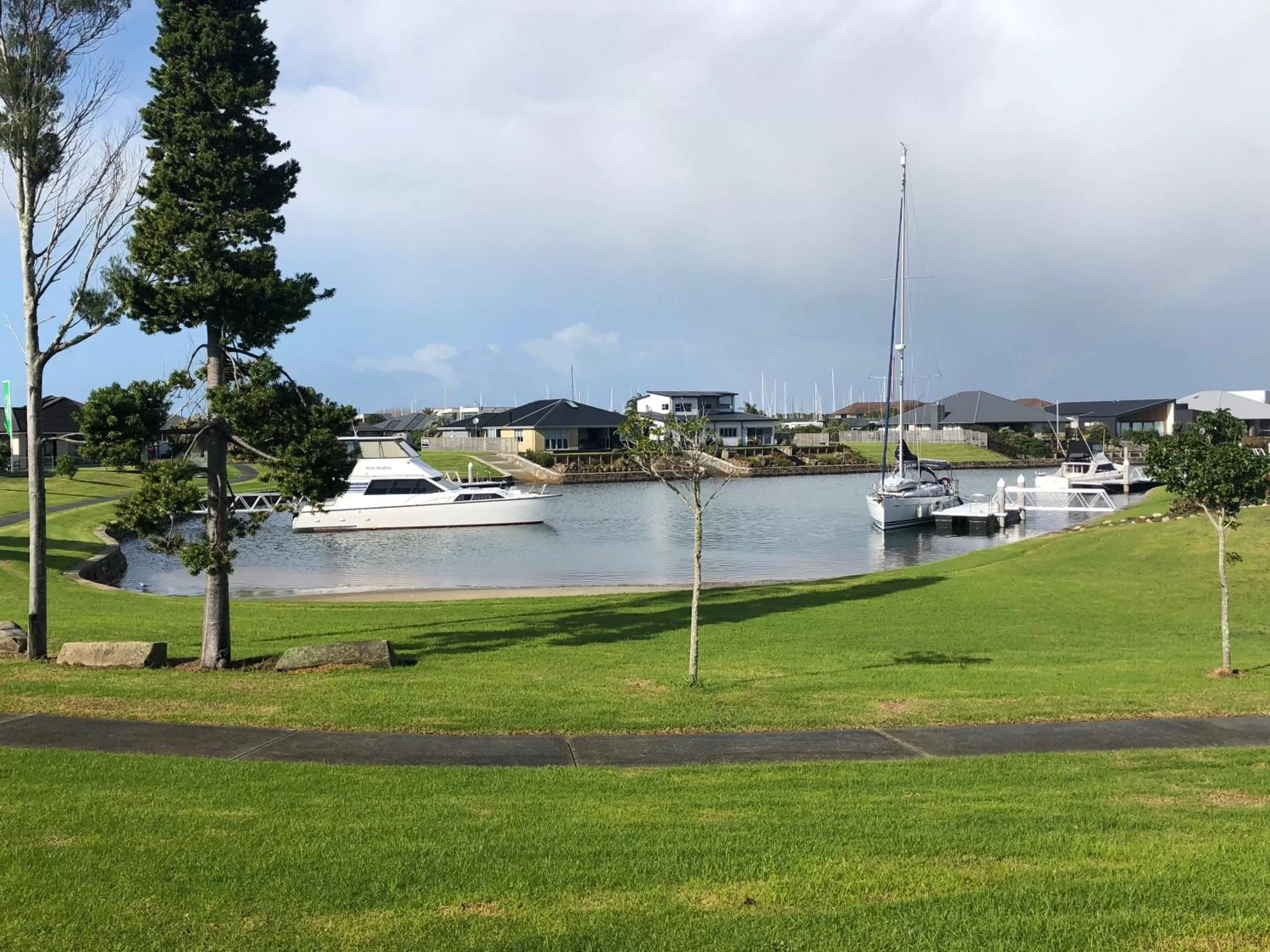 Neighbourhood in Roy and Anns Haven