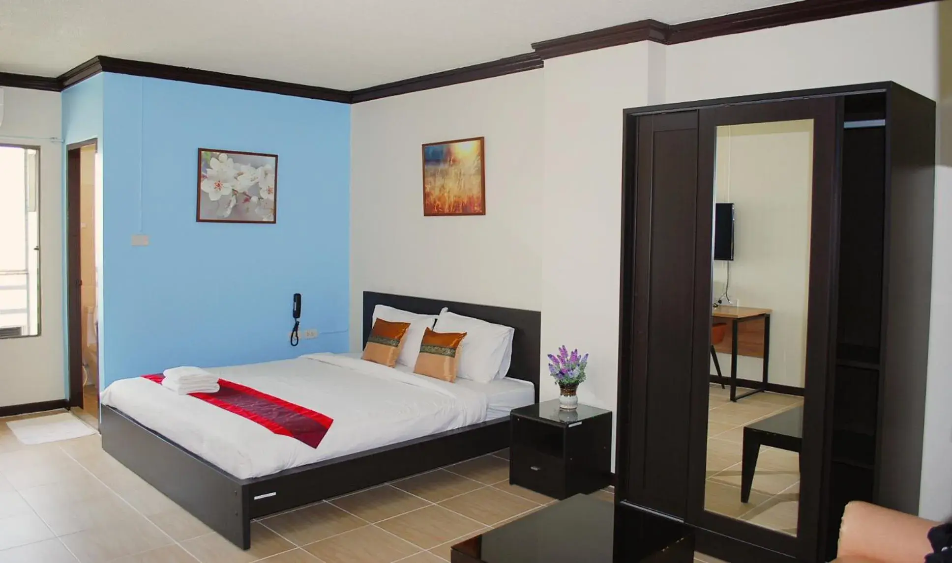 Photo of the whole room, Bed in Witchuwan Apartel