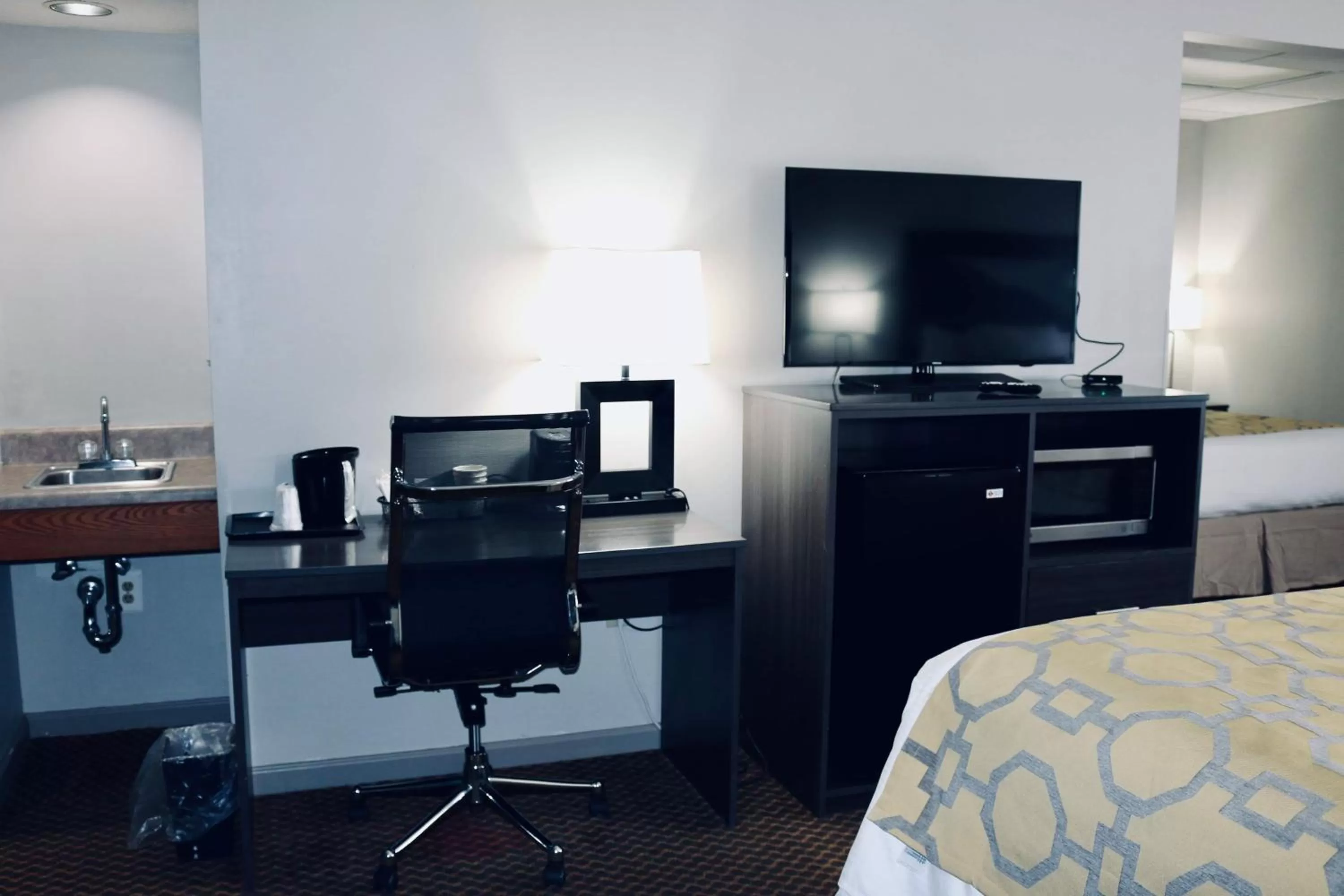 Area and facilities, Bed in Baymont by Wyndham Cookeville