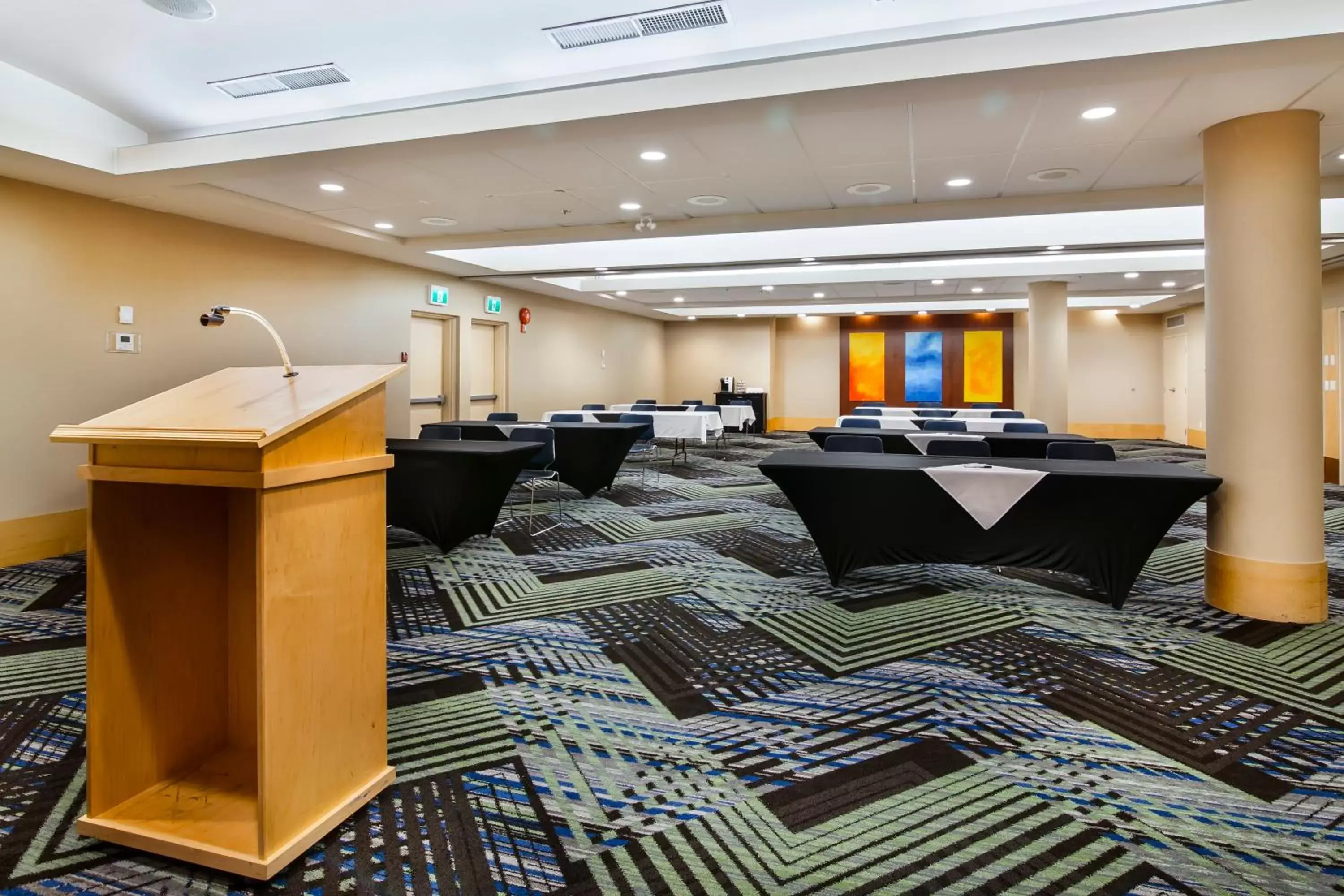 Meeting/conference room in Holiday Inn Express & Suites Langley, an IHG Hotel