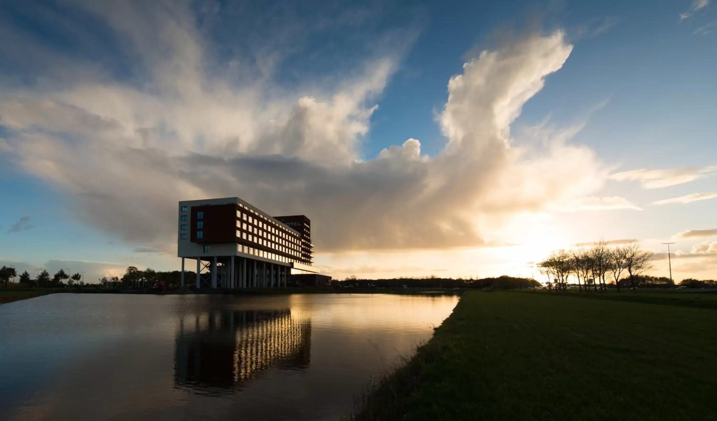 Facade/entrance in Van Der Valk Hotel Zwolle