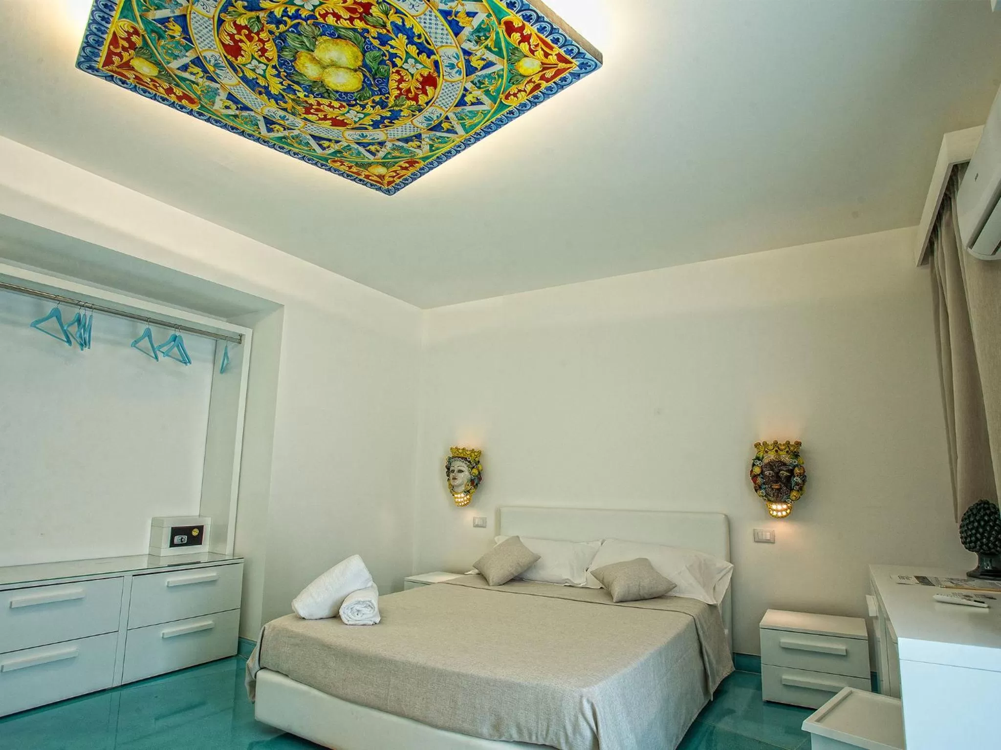 Photo of the whole room, Bed in Tra Le Braccia di Morfeo