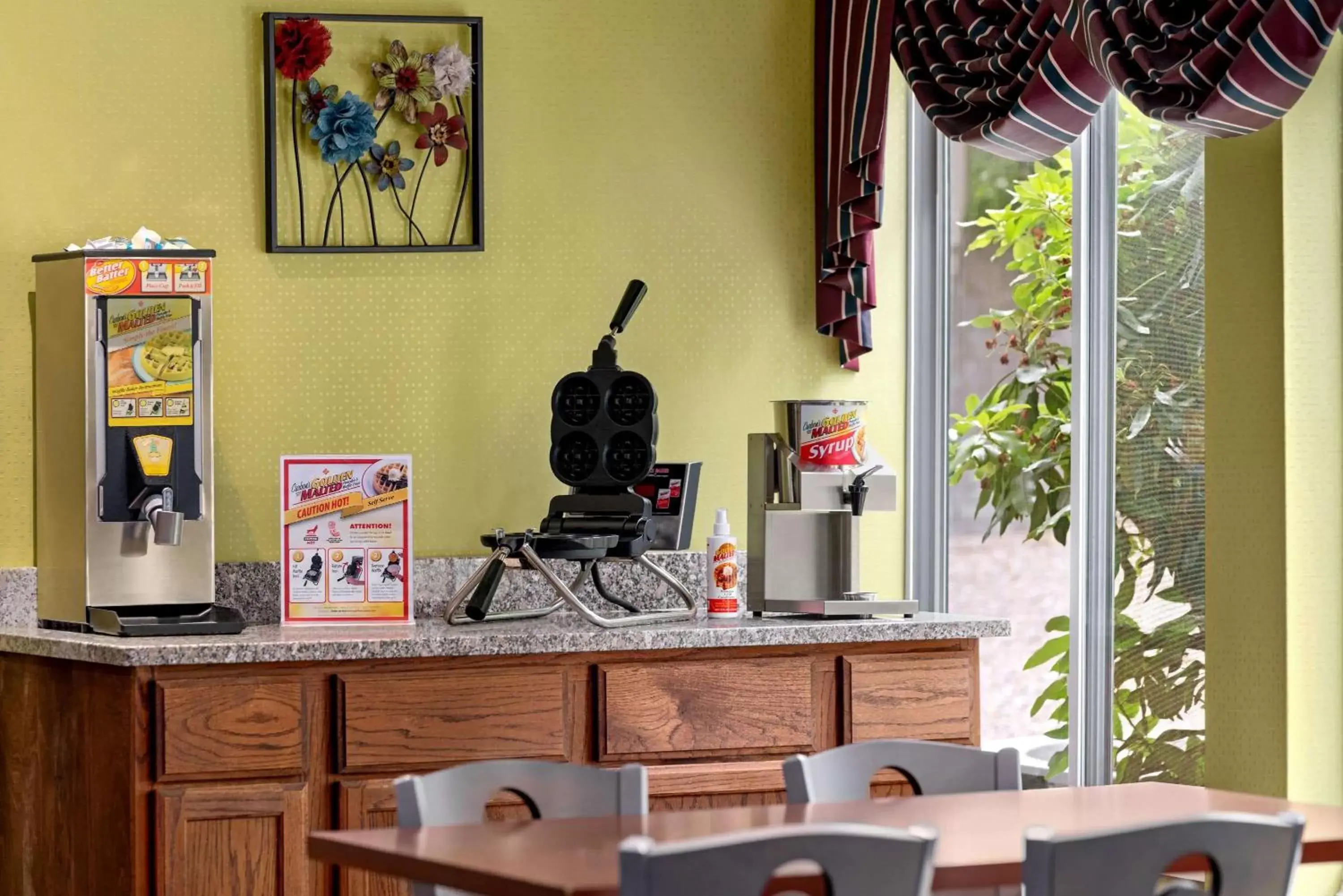 Restaurant/places to eat in Baymont by Wyndham North Dartmouth Fall River Restaurant/places to eat in Baymont by Wyndham North Dartmouth Fall River