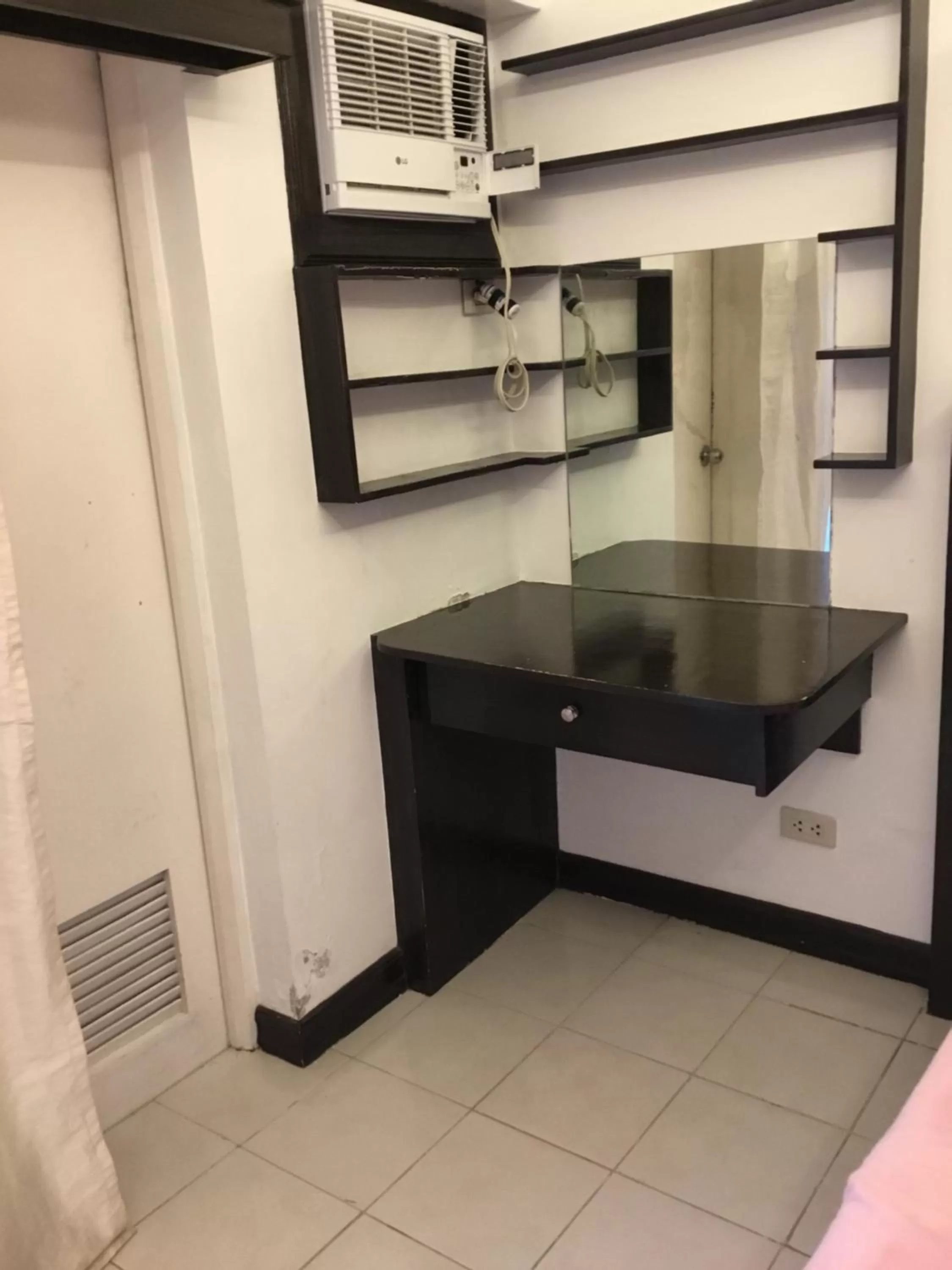 Condo with Free Swimming Pool & Viewing Deck