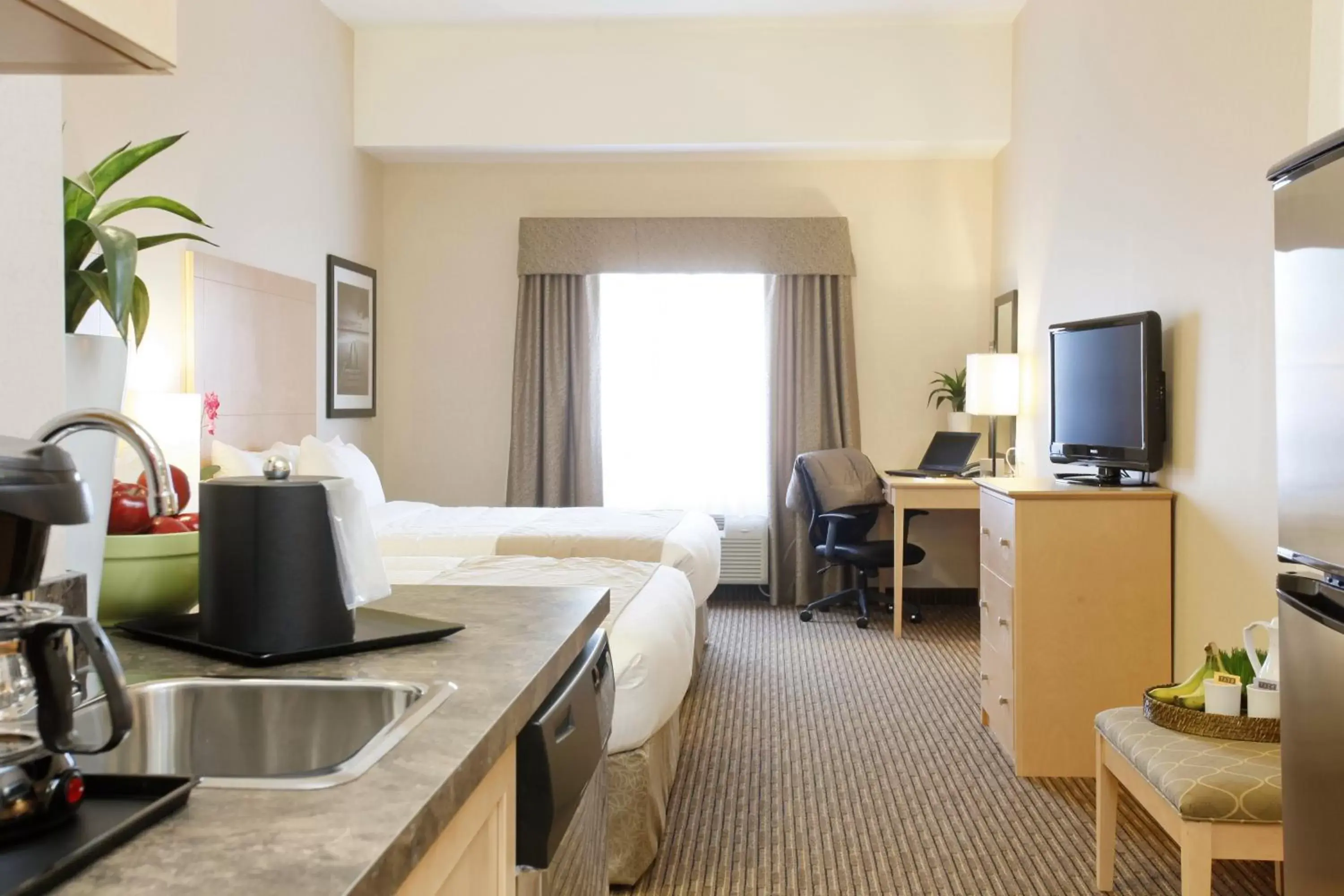 Superior Queen Room with Two Queen Beds in Vegreville Suites