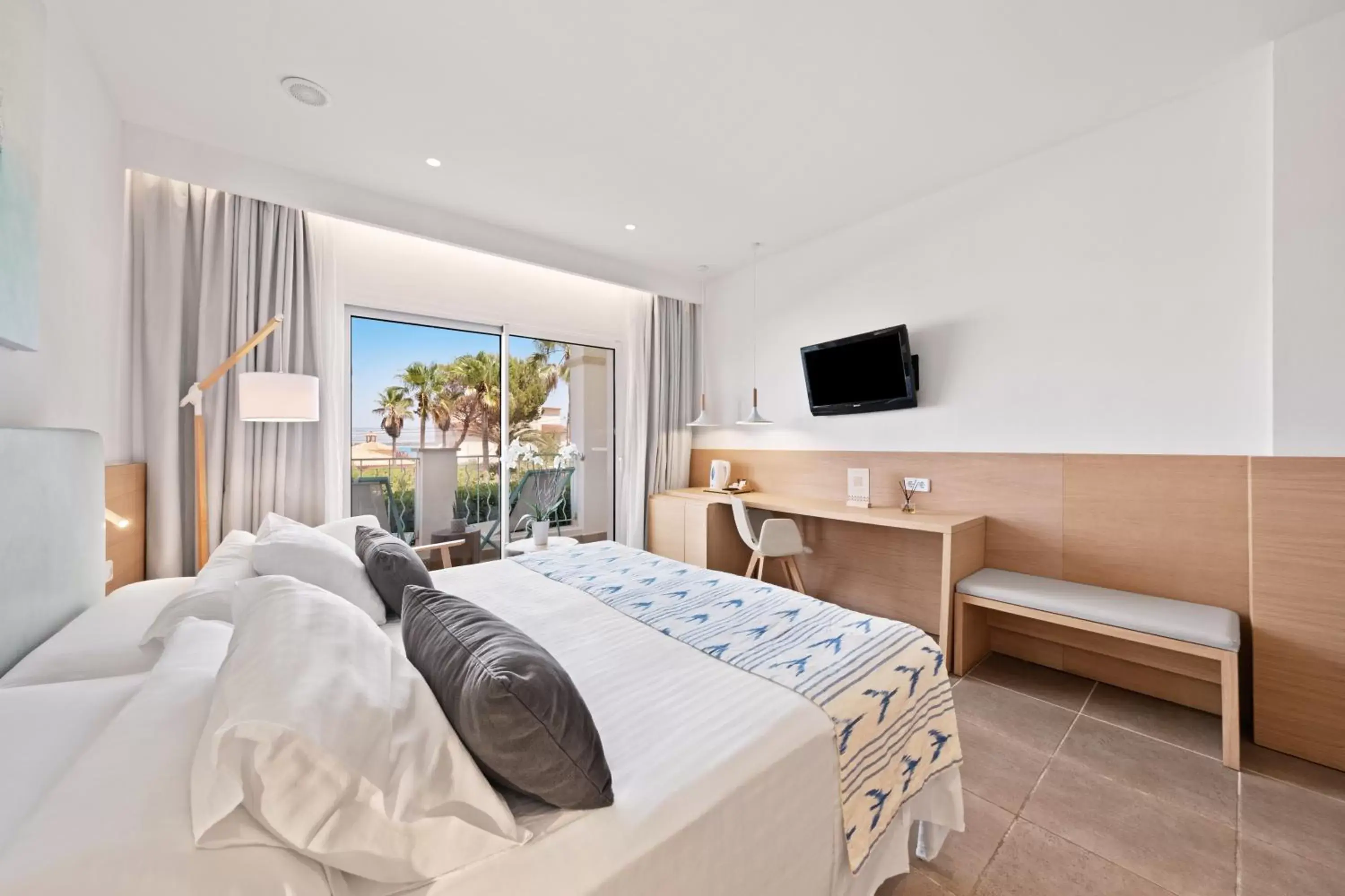 Twin Room with Sea View in Hotel Villa Chiquita - Adults Only - Over 12 Twin Room with Sea View in Hotel Villa Chiquita - Adults Only - Over 12