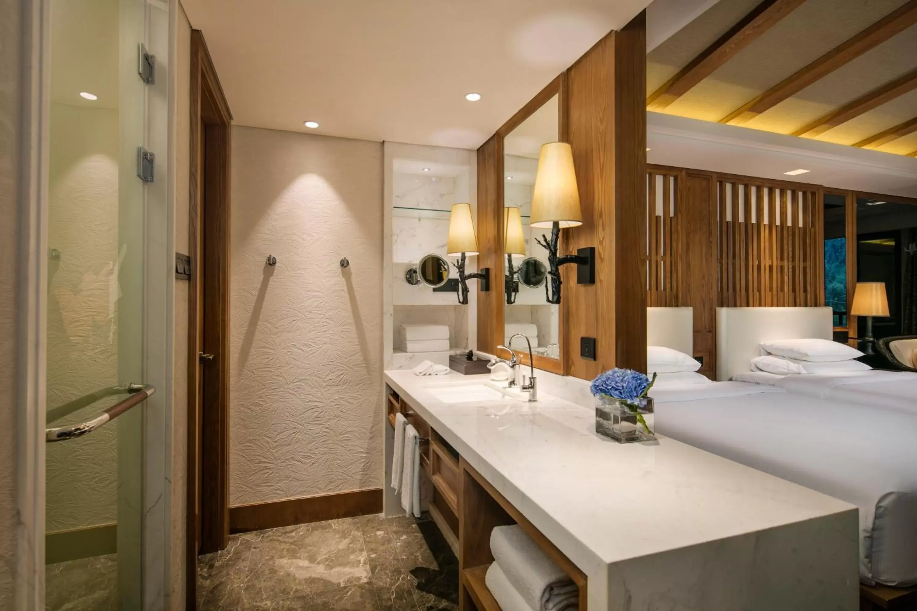 Photo of the whole room, Bathroom in Hilton Sanqingshan Resort