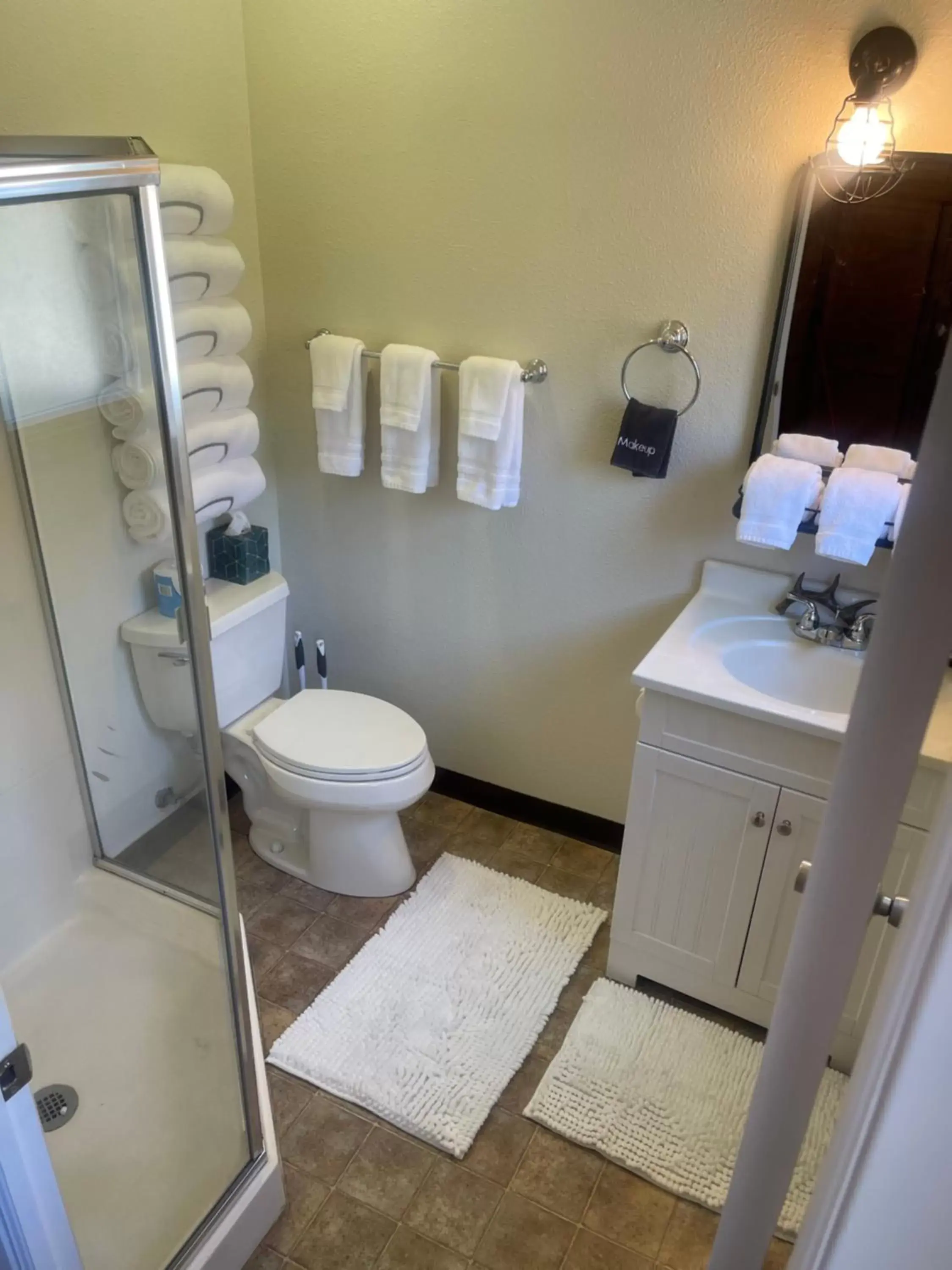 Shower, Bathroom in Yosemite Basecamp