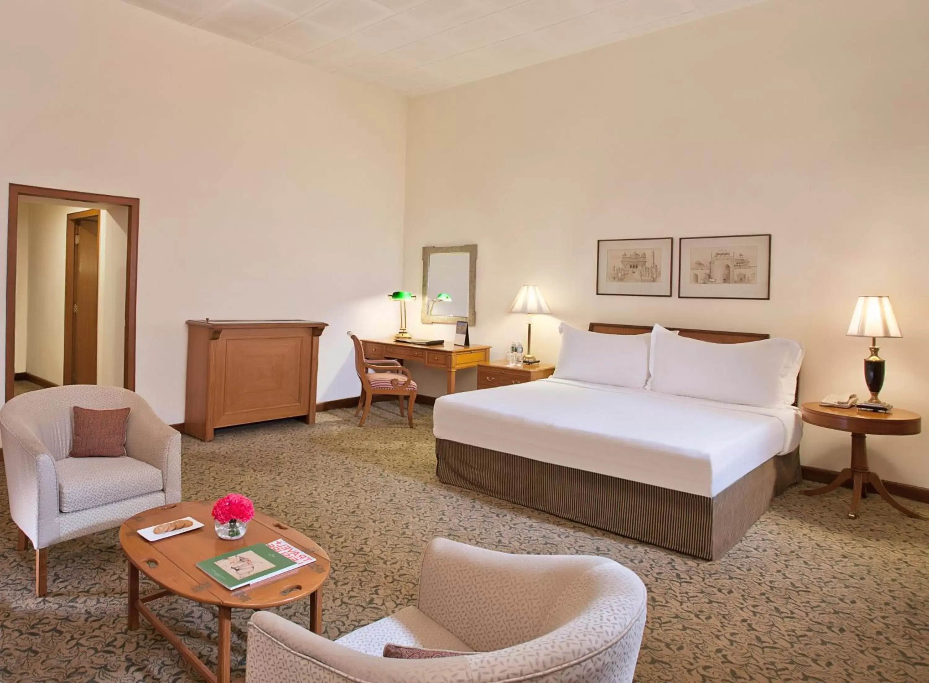 Bed in Maidens Hotel New Delhi
