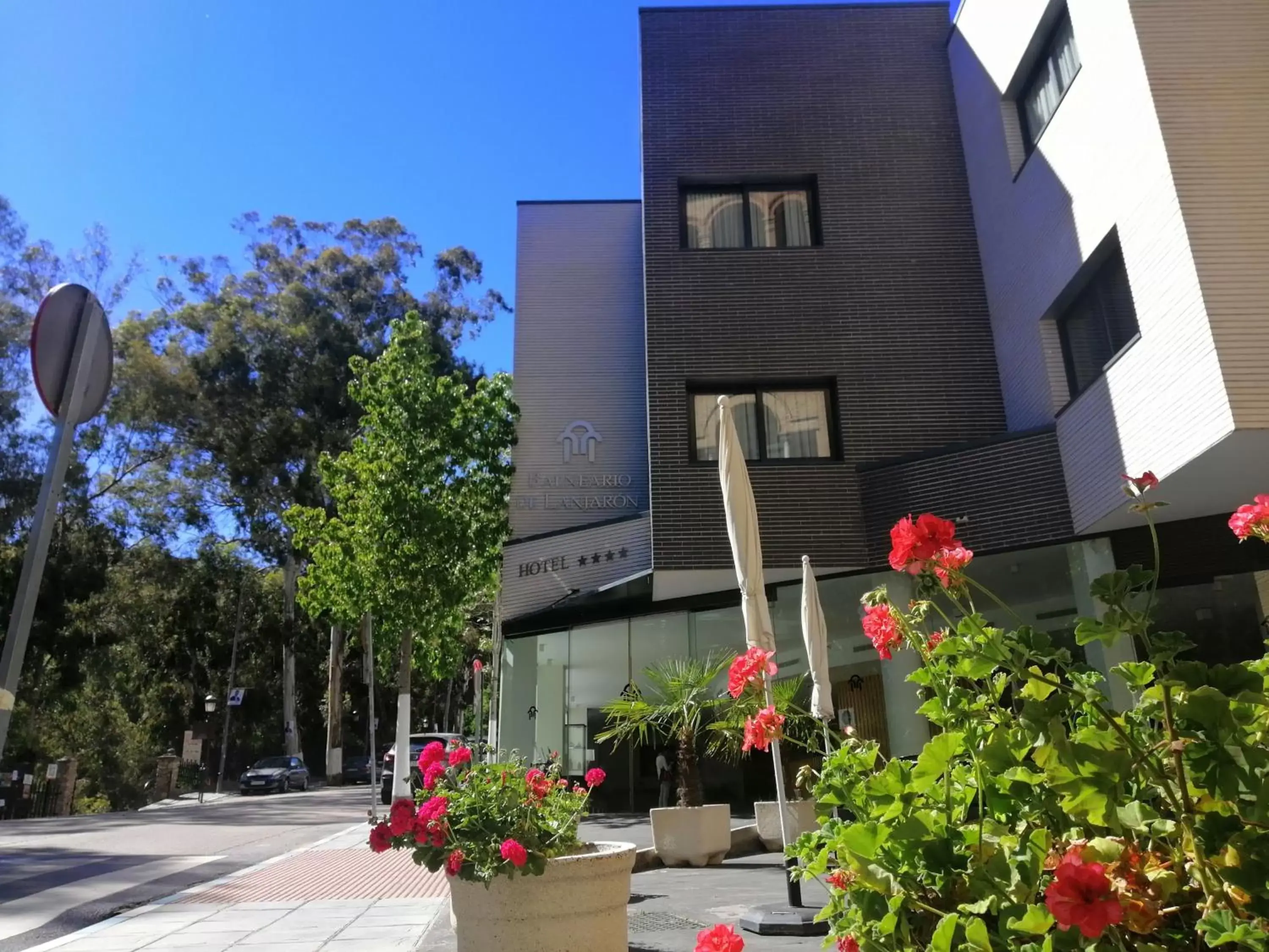 Facade/entrance, Property Building in Hotel Balneario de Lanjarón