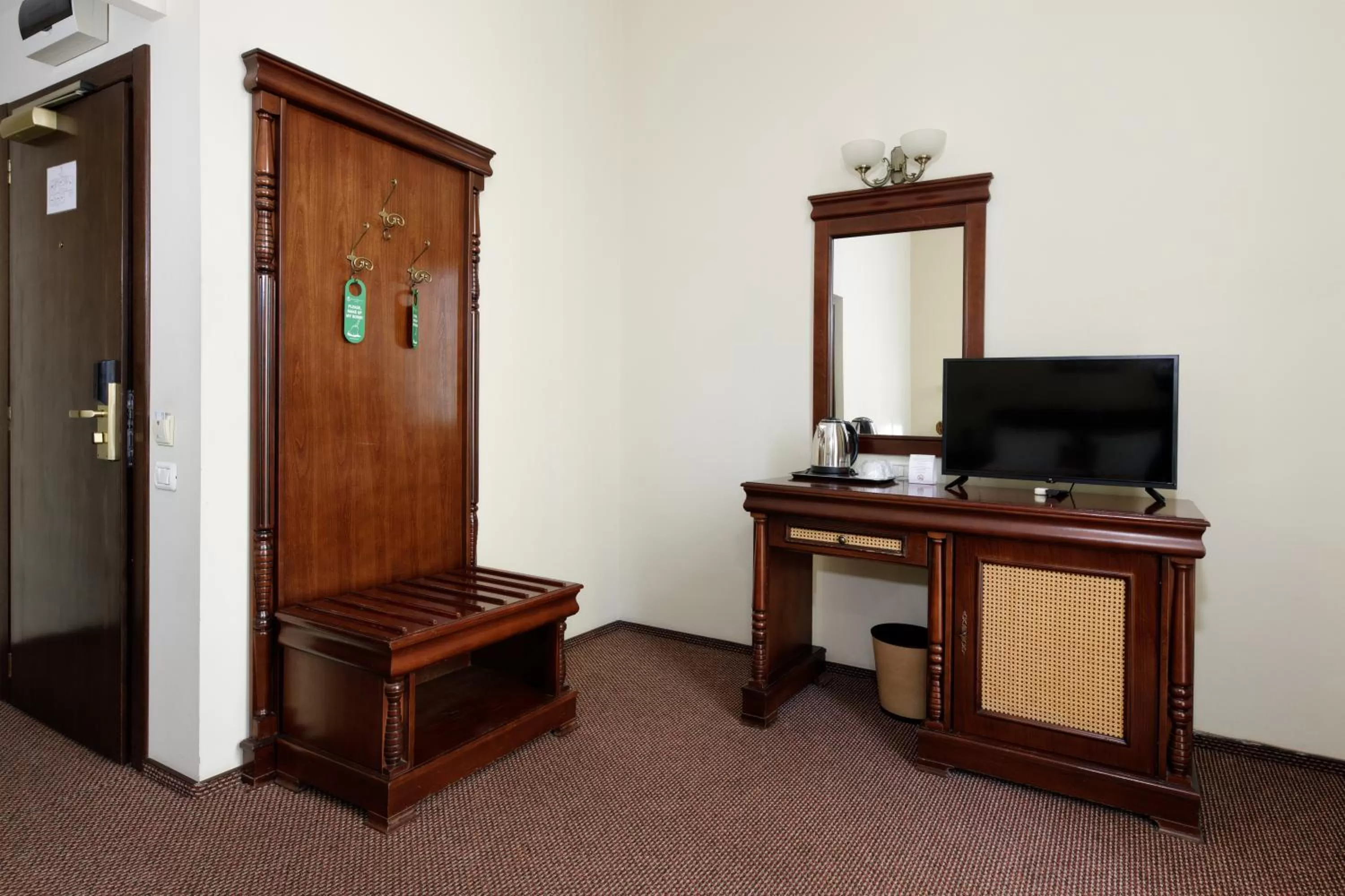 TV and multimedia in Atrium Hotel Ateneu City Center